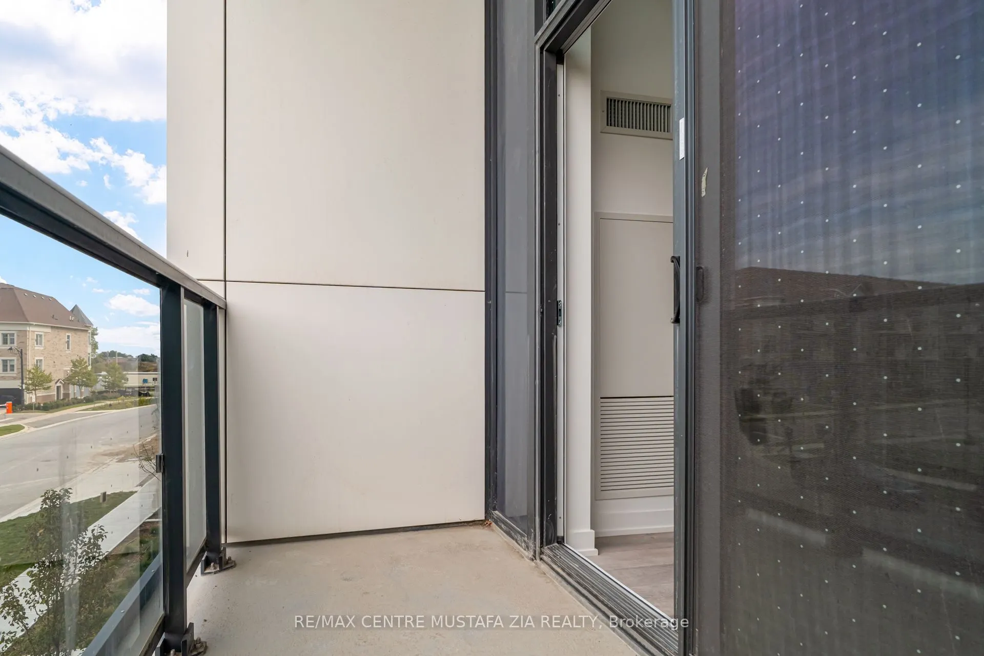 5105 Hurontario Street, #219