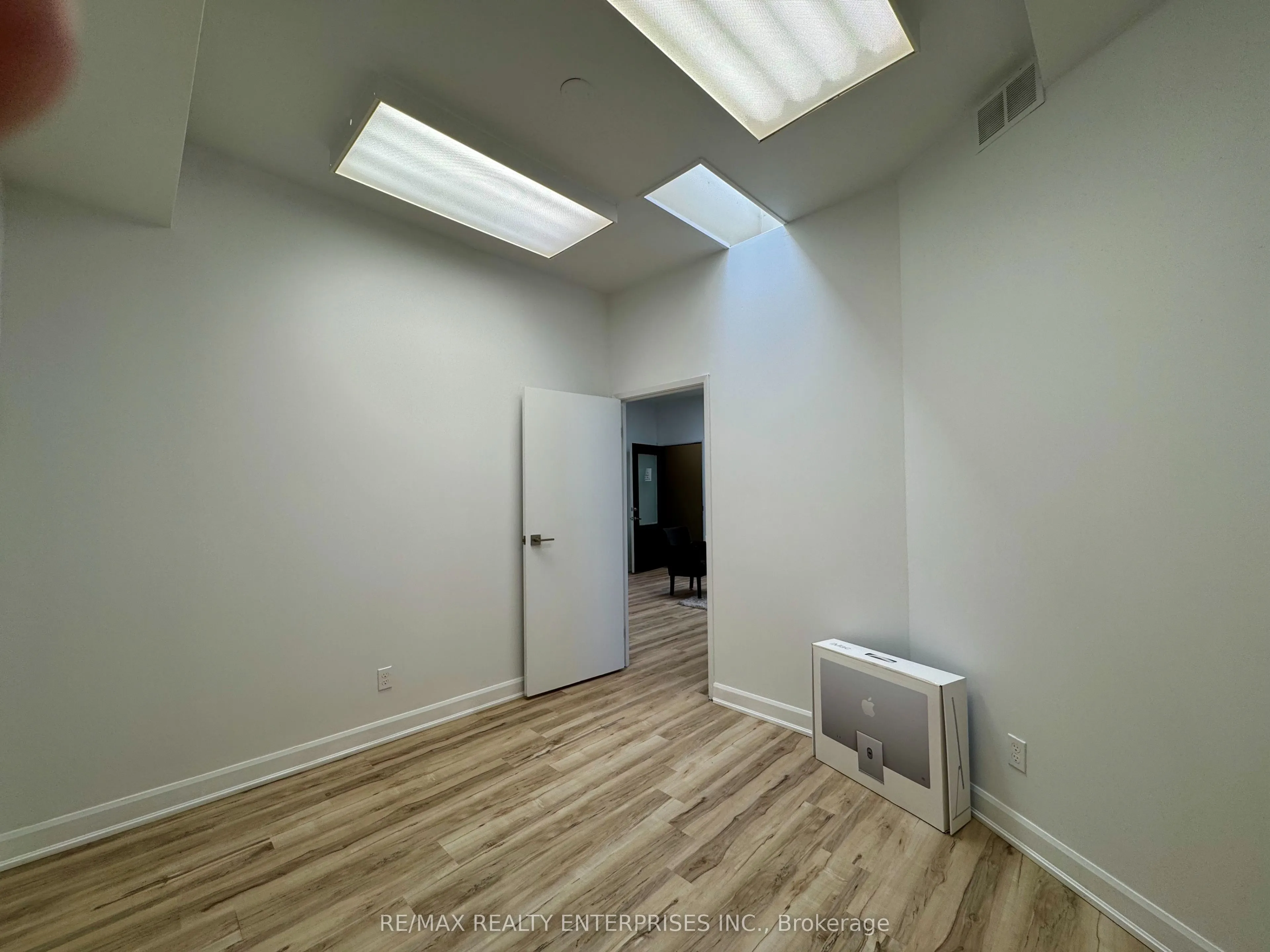 292 Lakeshore Road E