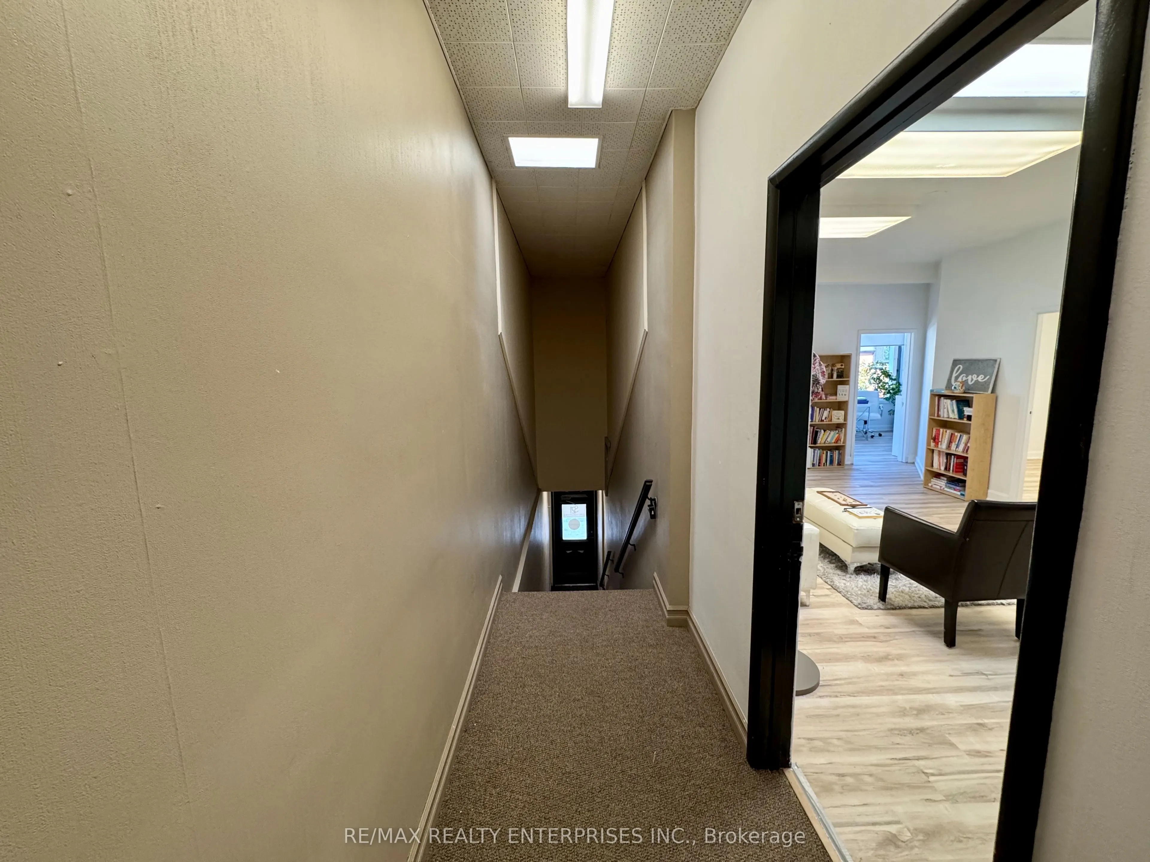 292 Lakeshore Road E