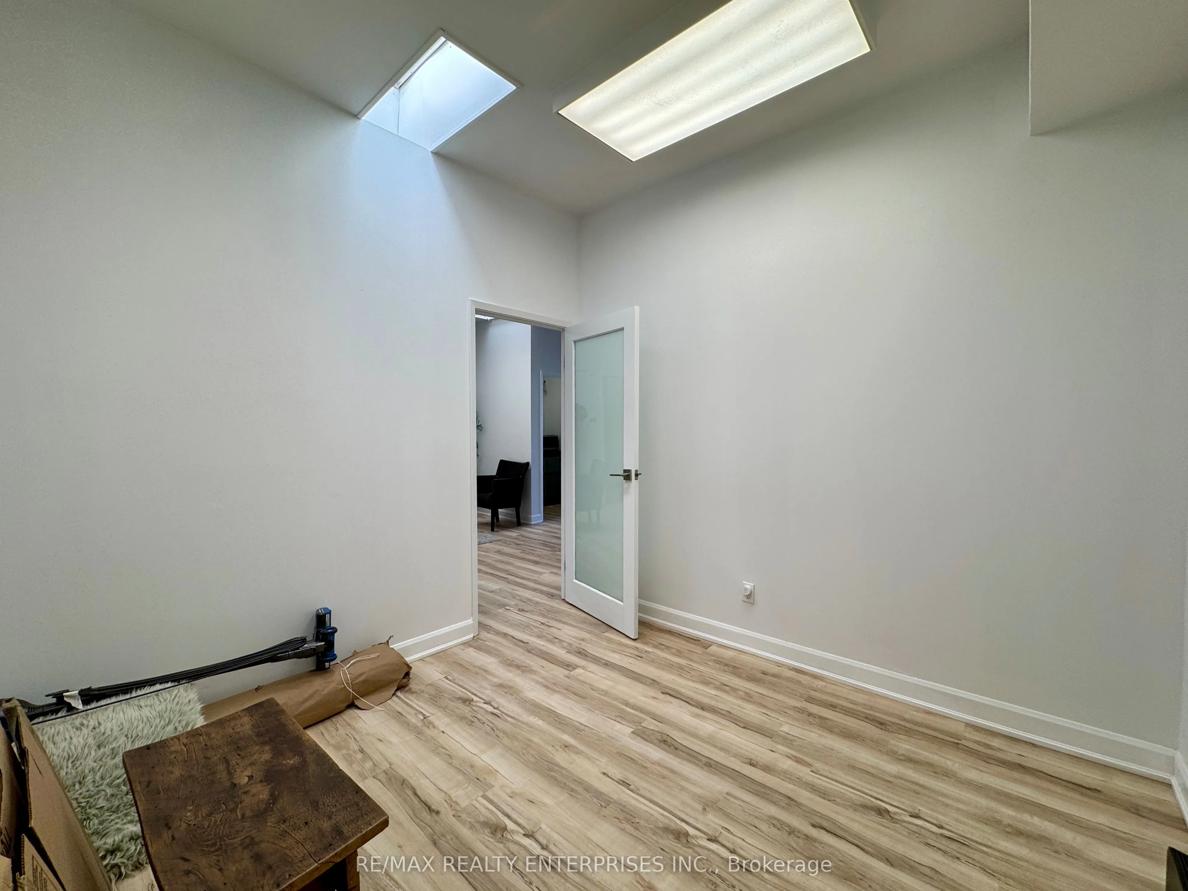 292 Lakeshore Road E