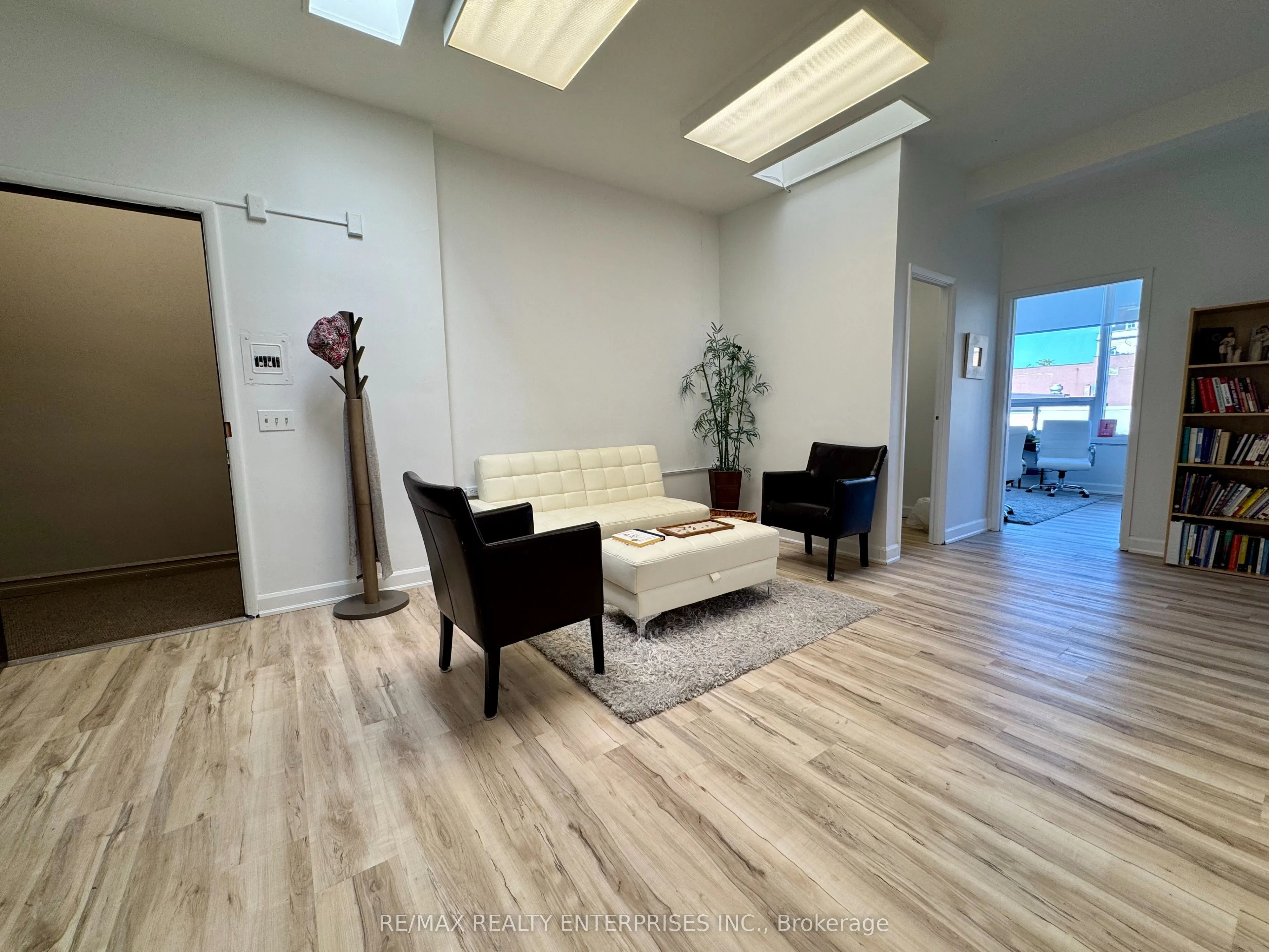 292 Lakeshore Road E