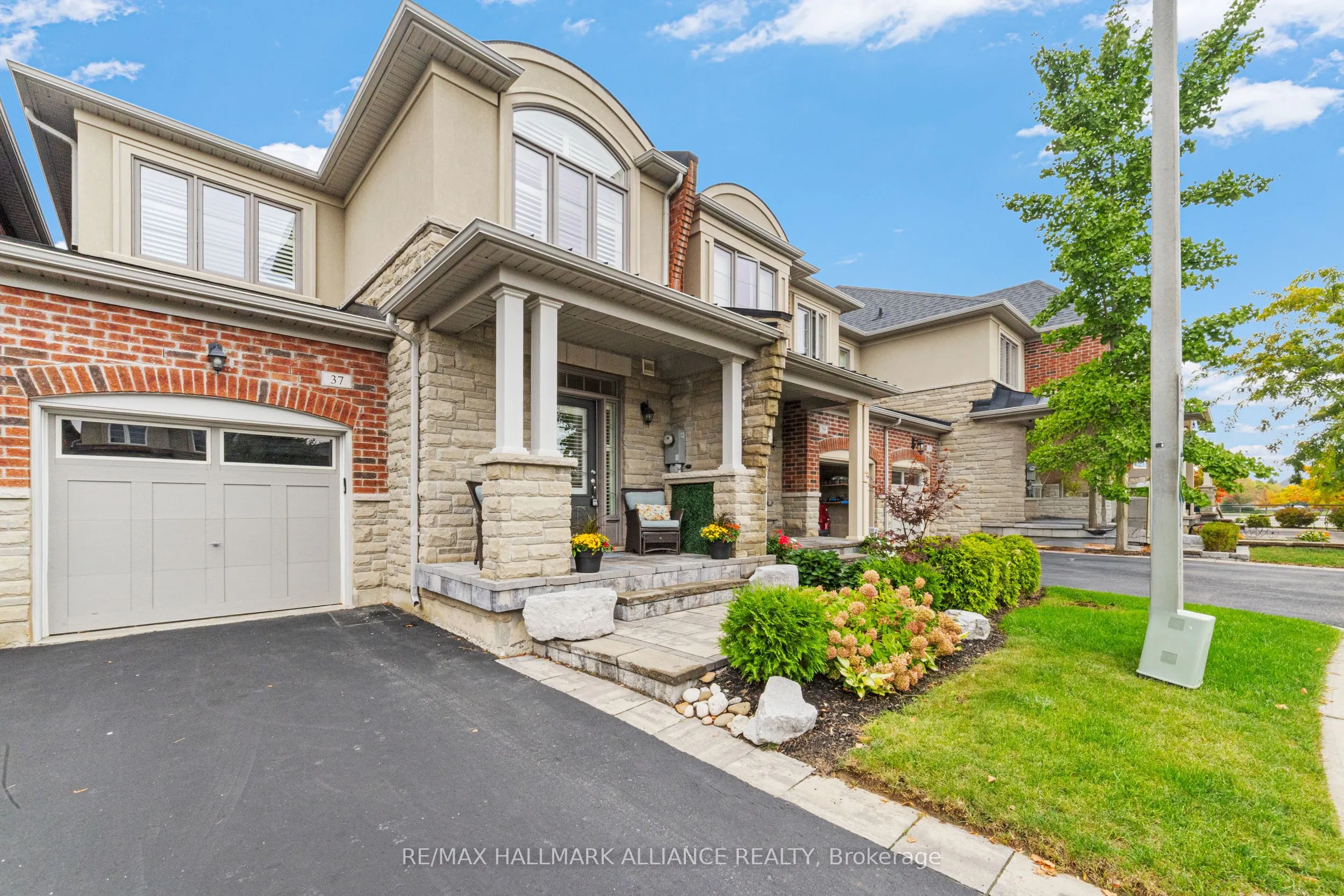 37 Diamond Leaf Lane