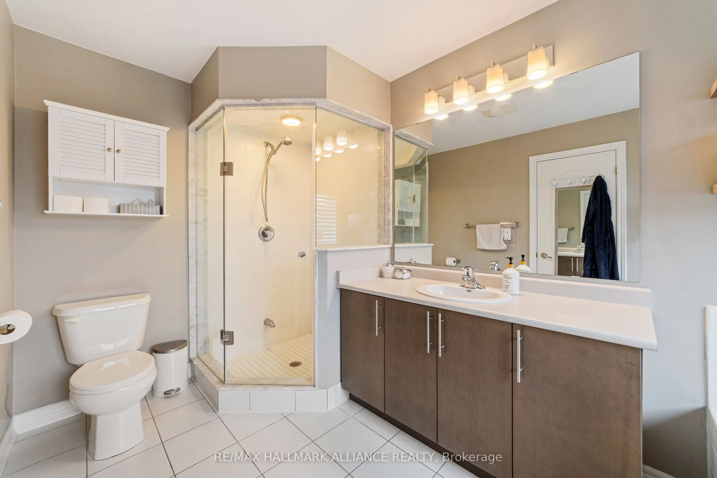 37 Diamond Leaf Lane
