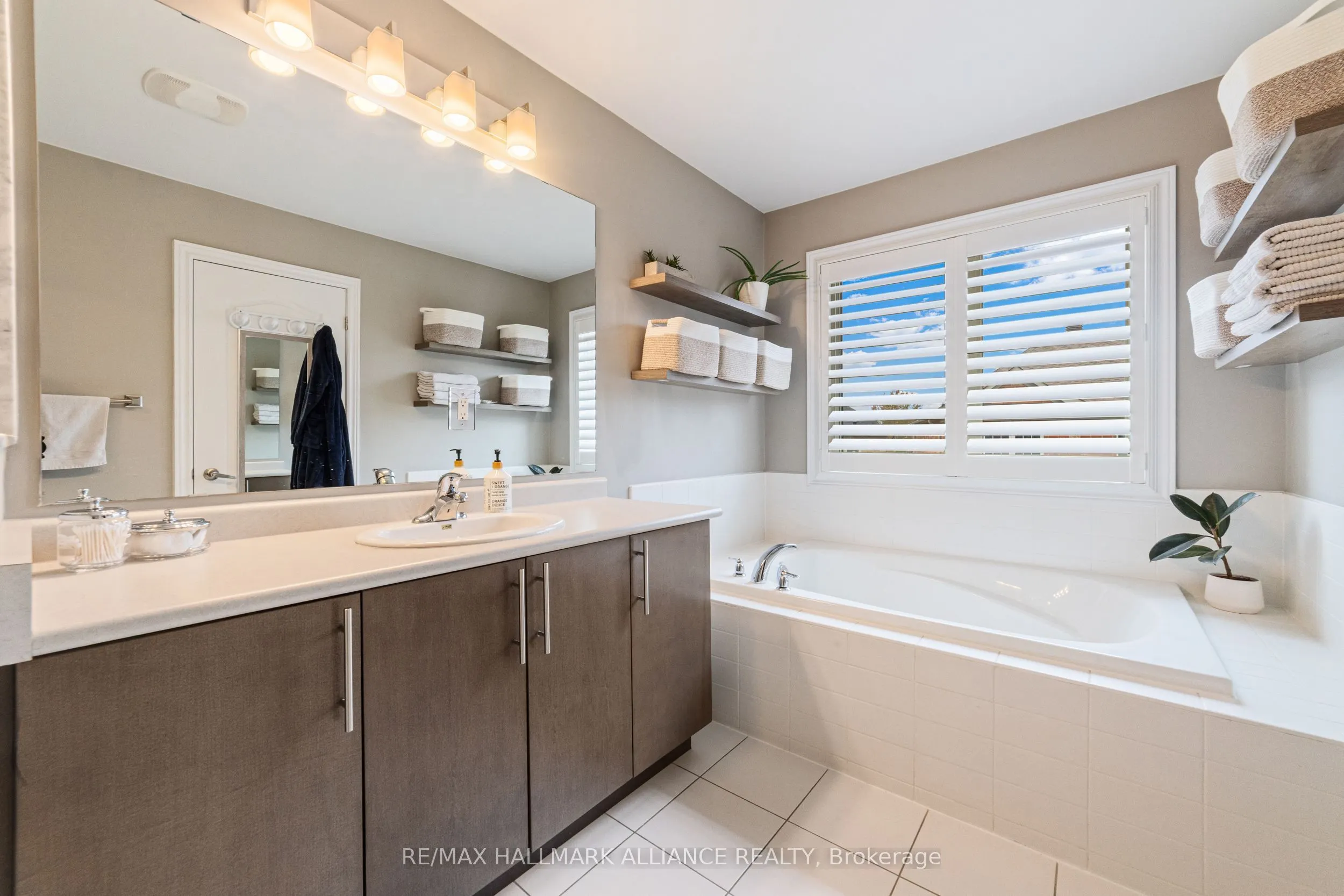 37 Diamond Leaf Lane