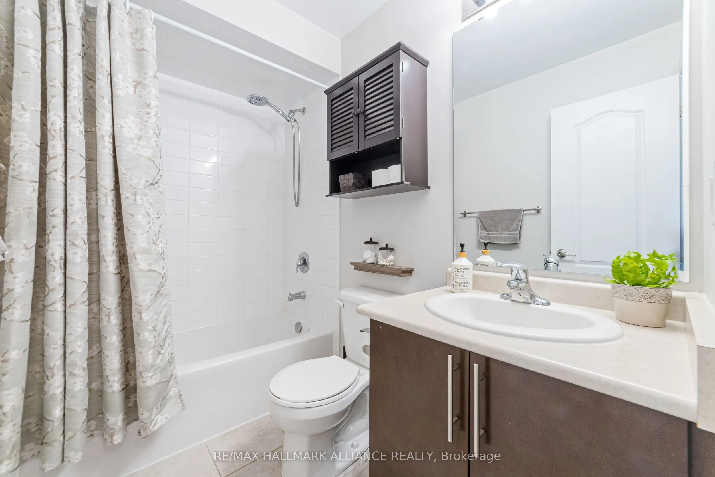 37 Diamond Leaf Lane