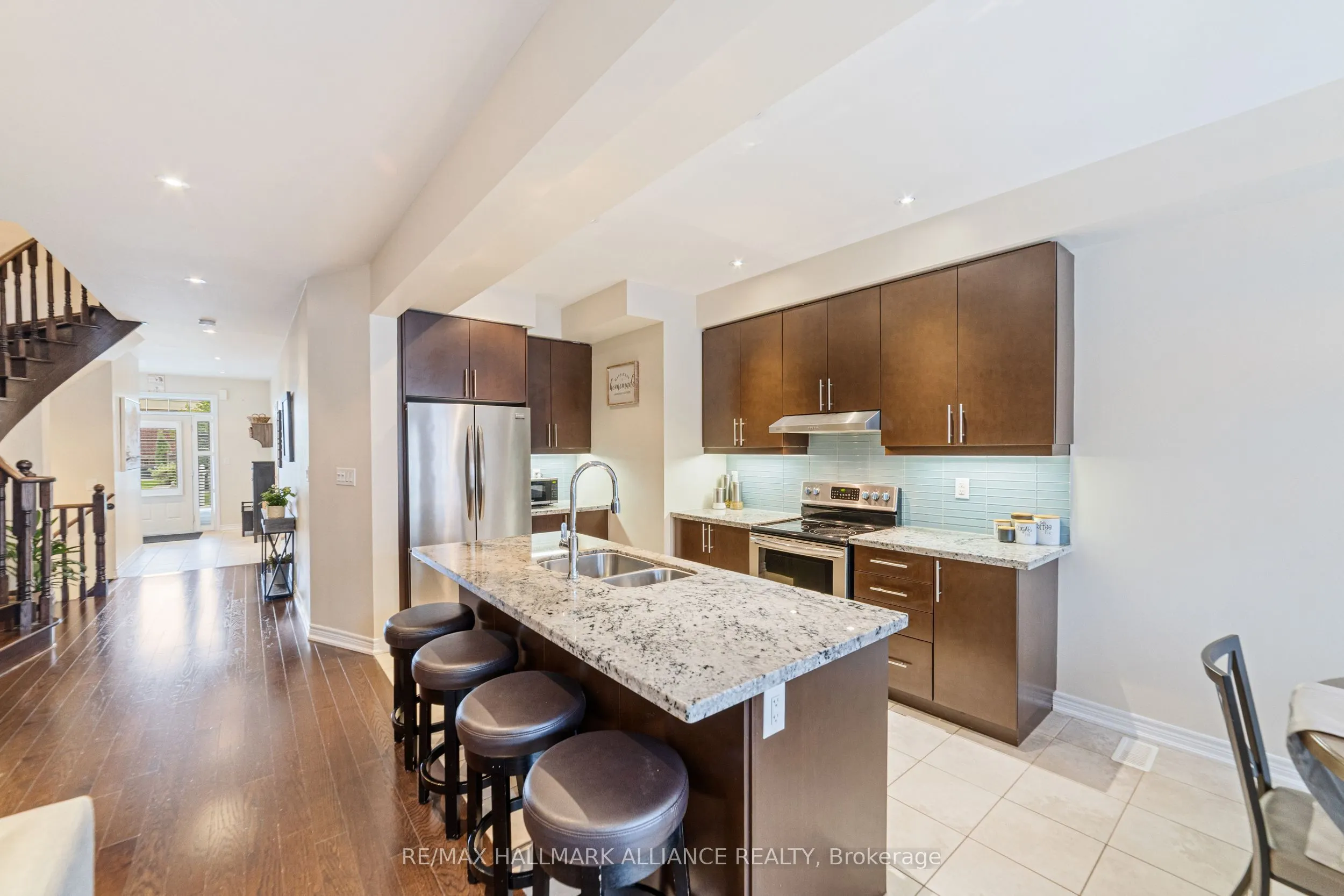 37 Diamond Leaf Lane