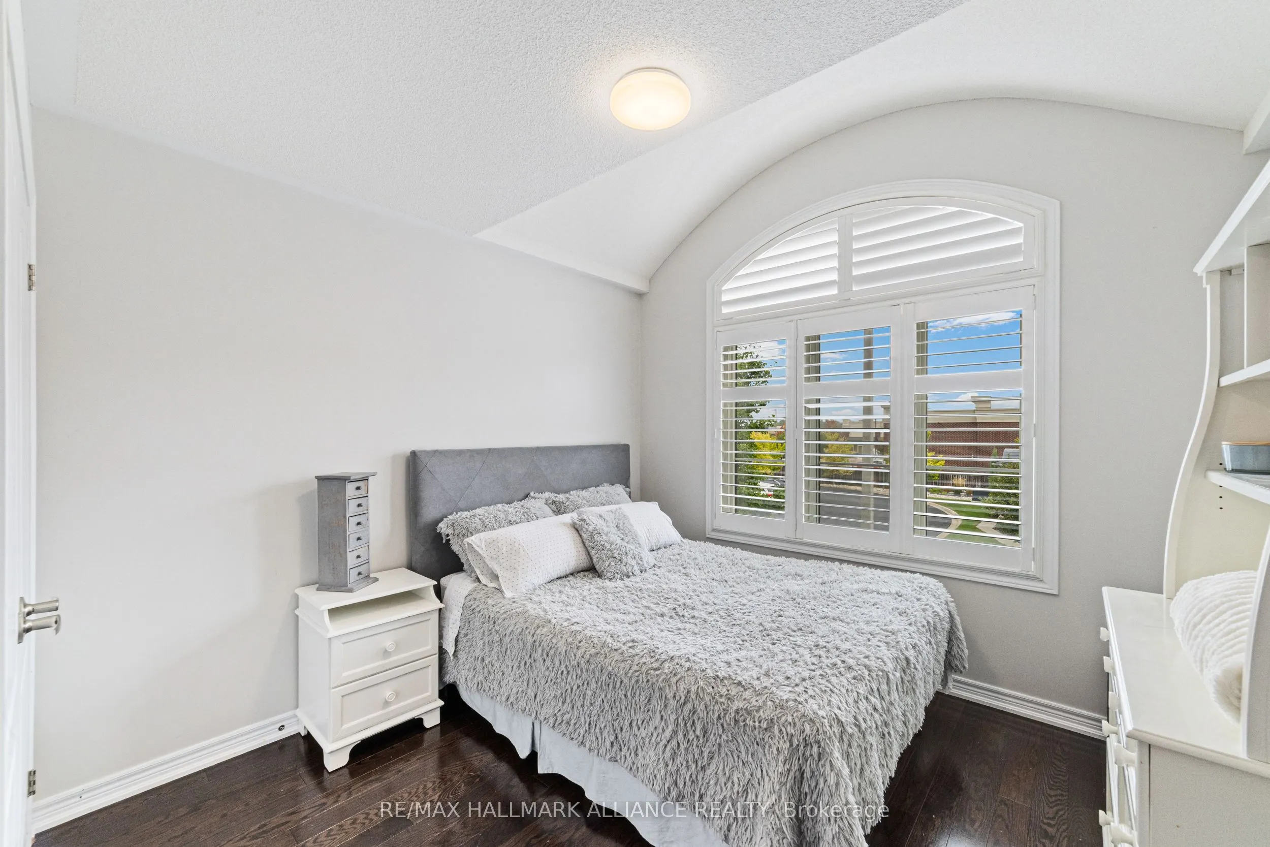 37 Diamond Leaf Lane