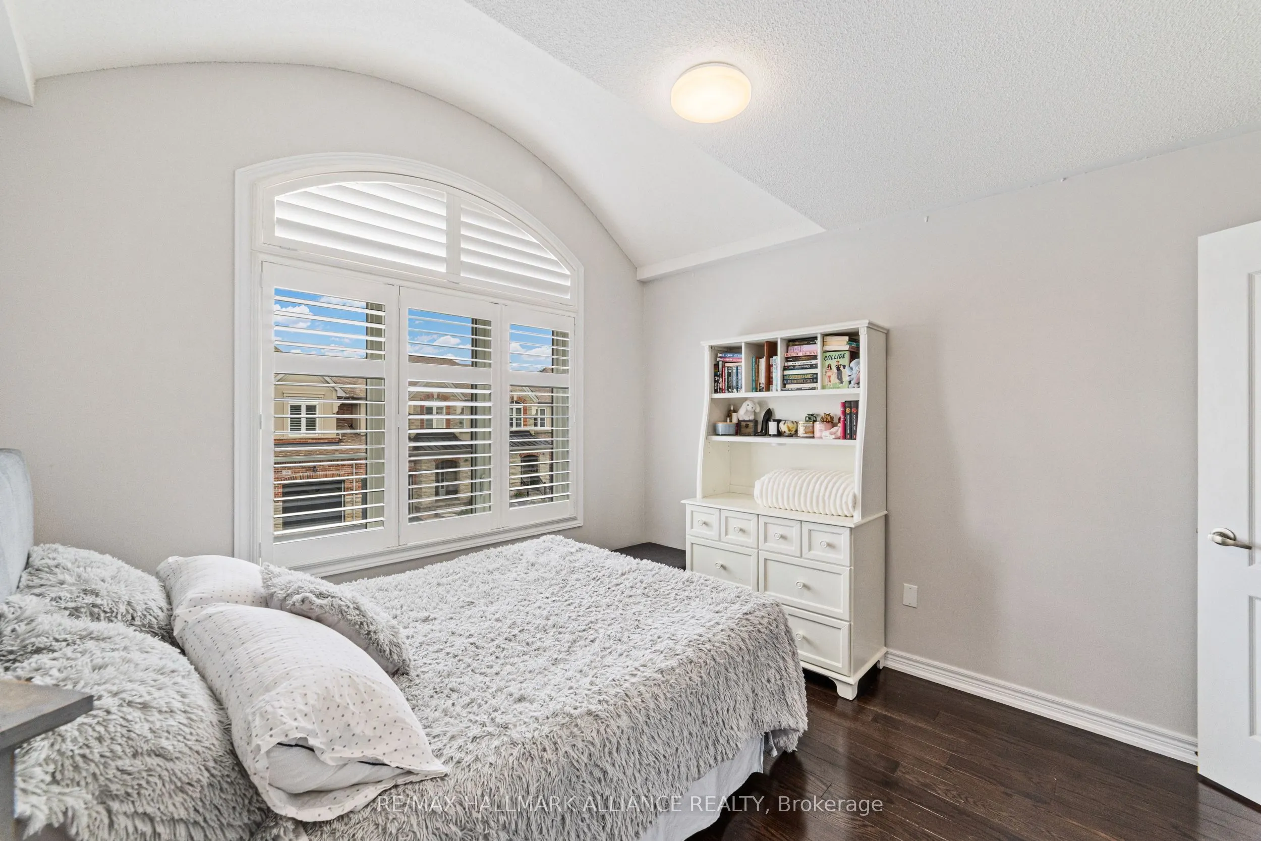37 Diamond Leaf Lane