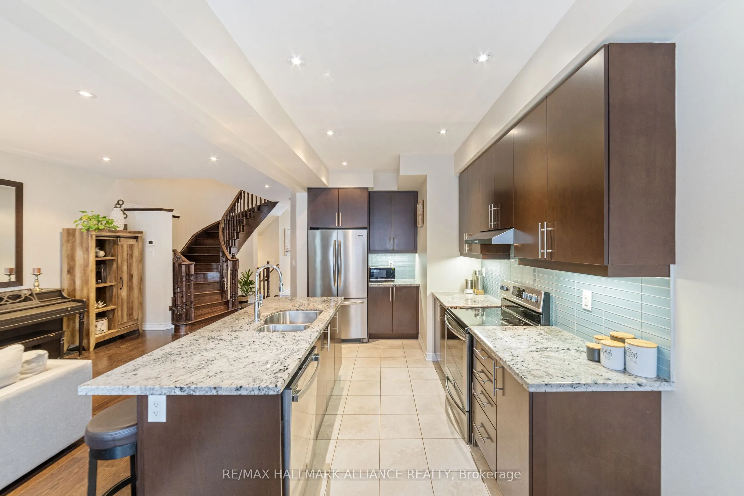 37 Diamond Leaf Lane