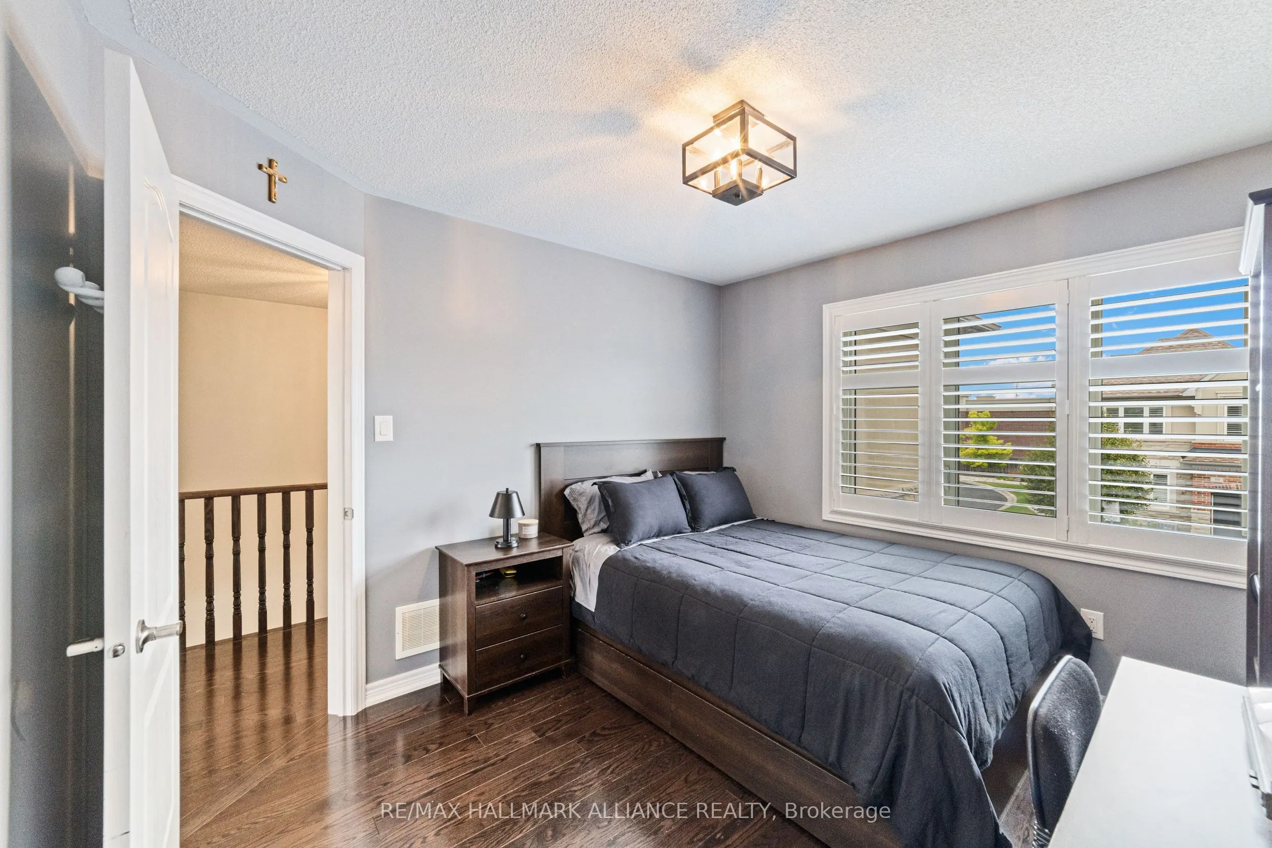37 Diamond Leaf Lane