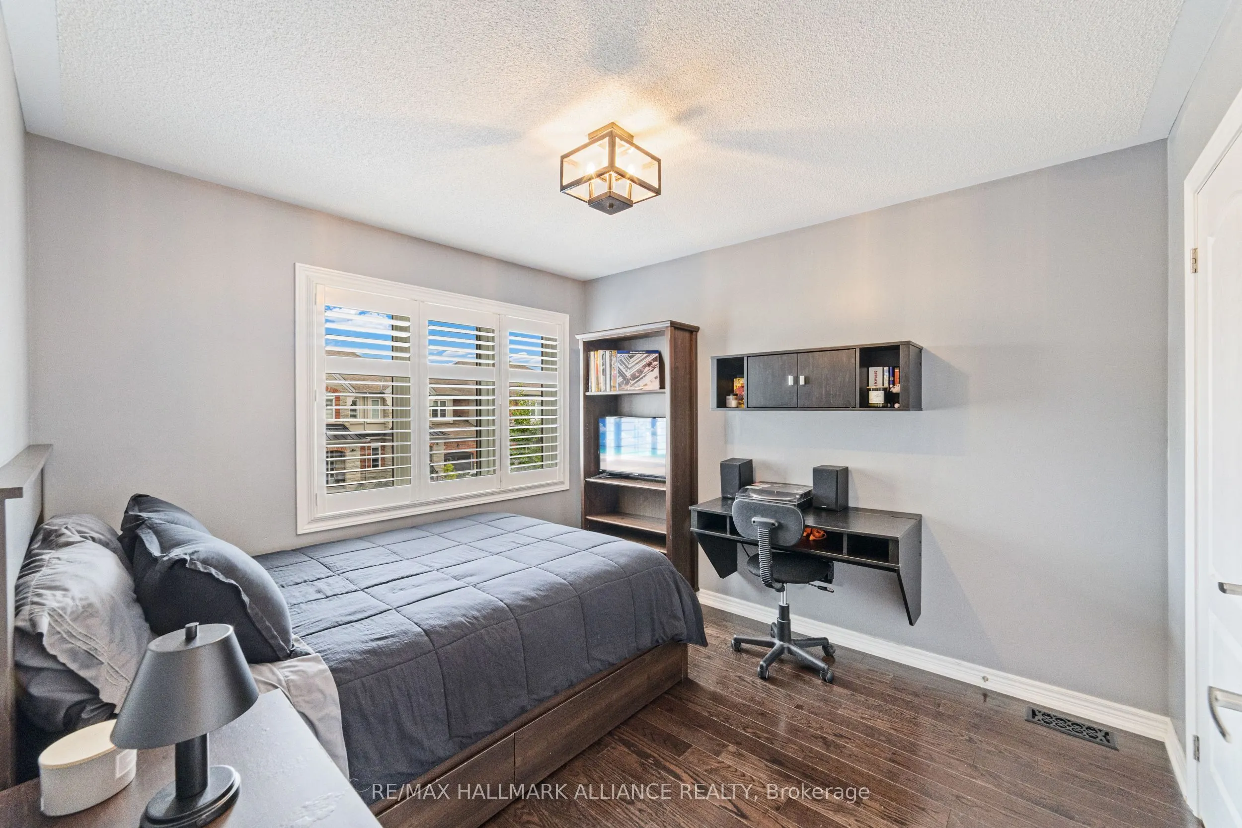37 Diamond Leaf Lane