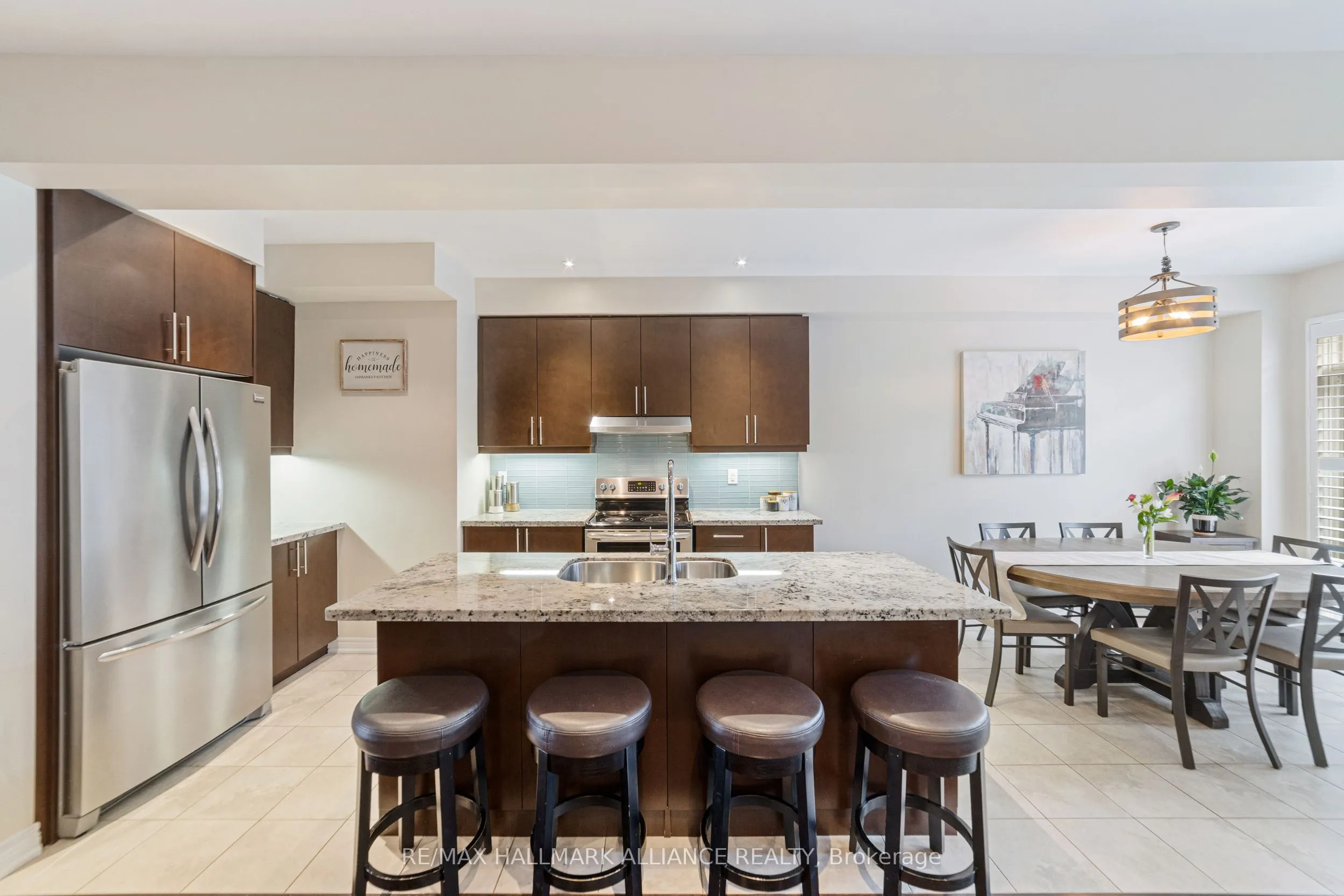 37 Diamond Leaf Lane