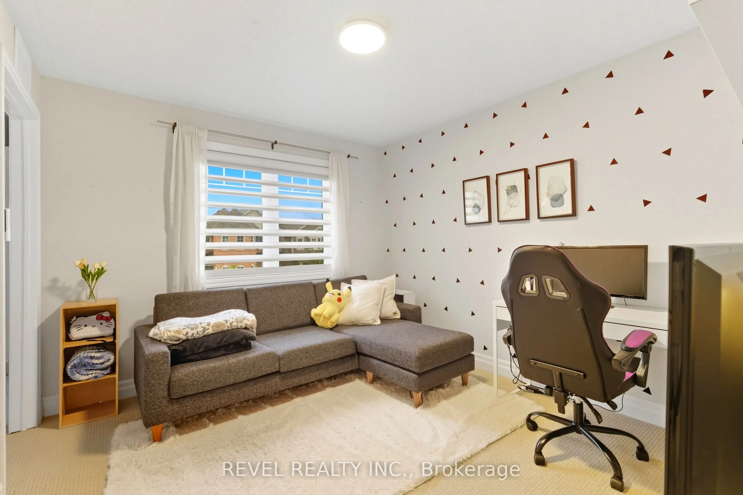 390 Gosford Crescent