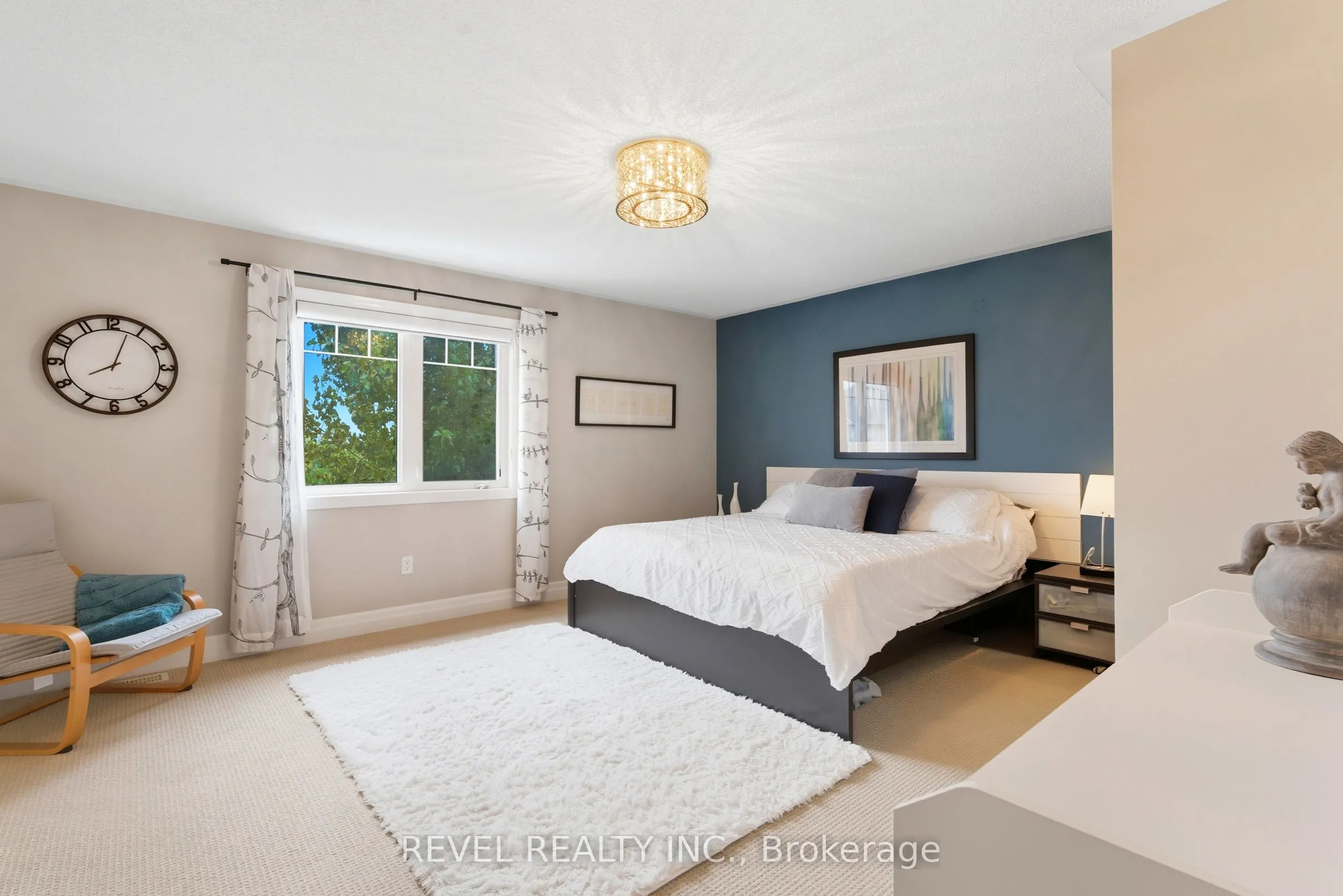 390 Gosford Crescent