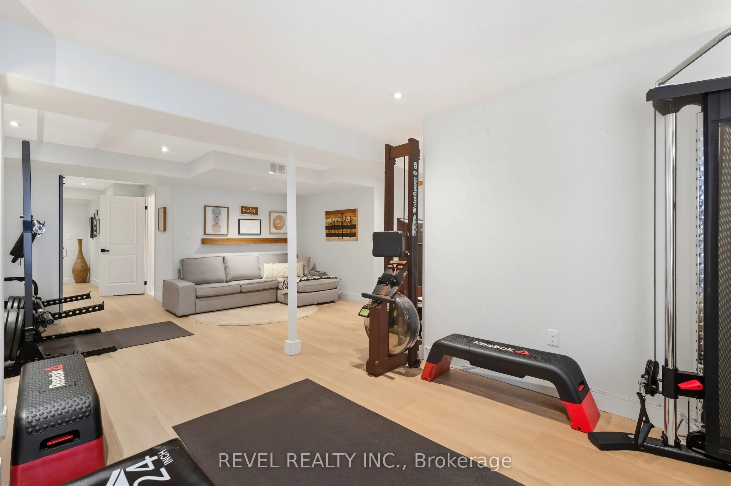 390 Gosford Crescent