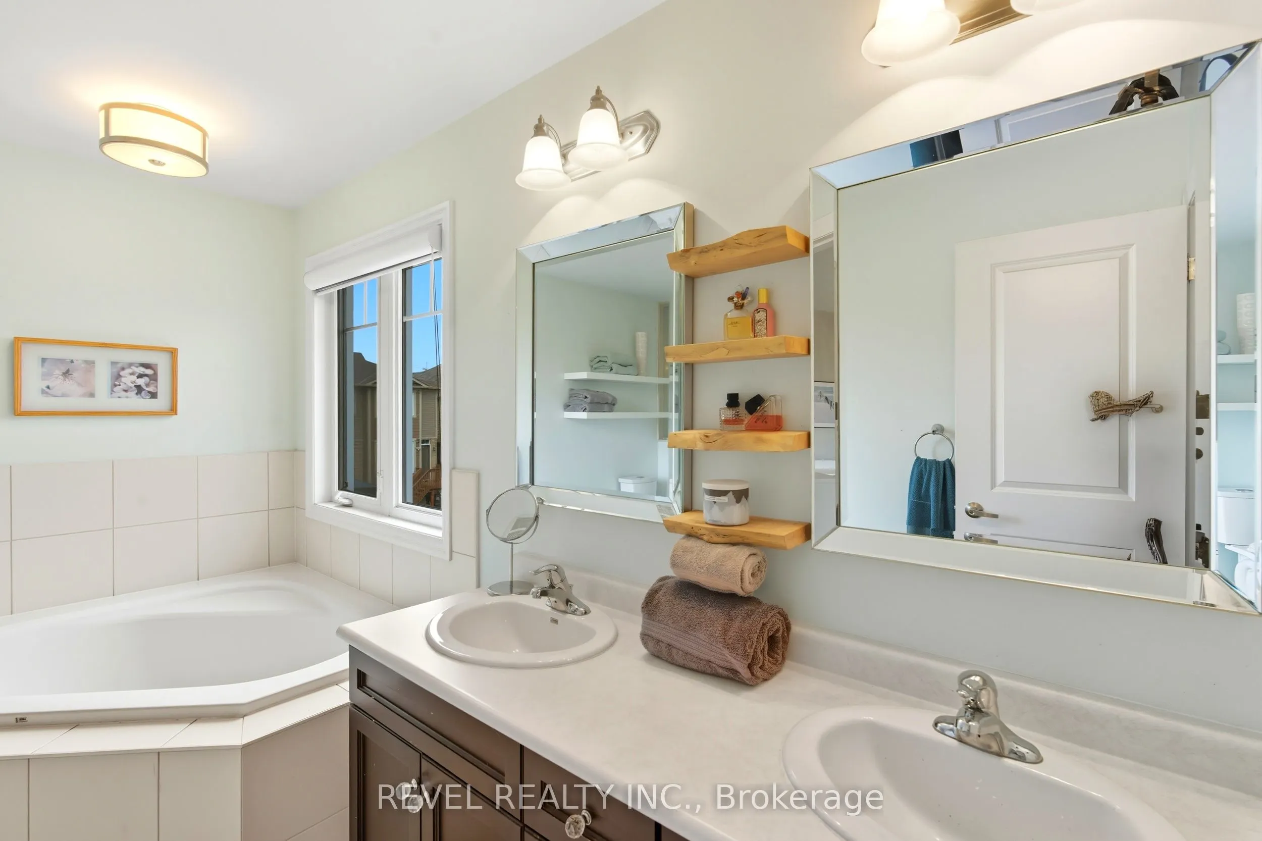 390 Gosford Crescent