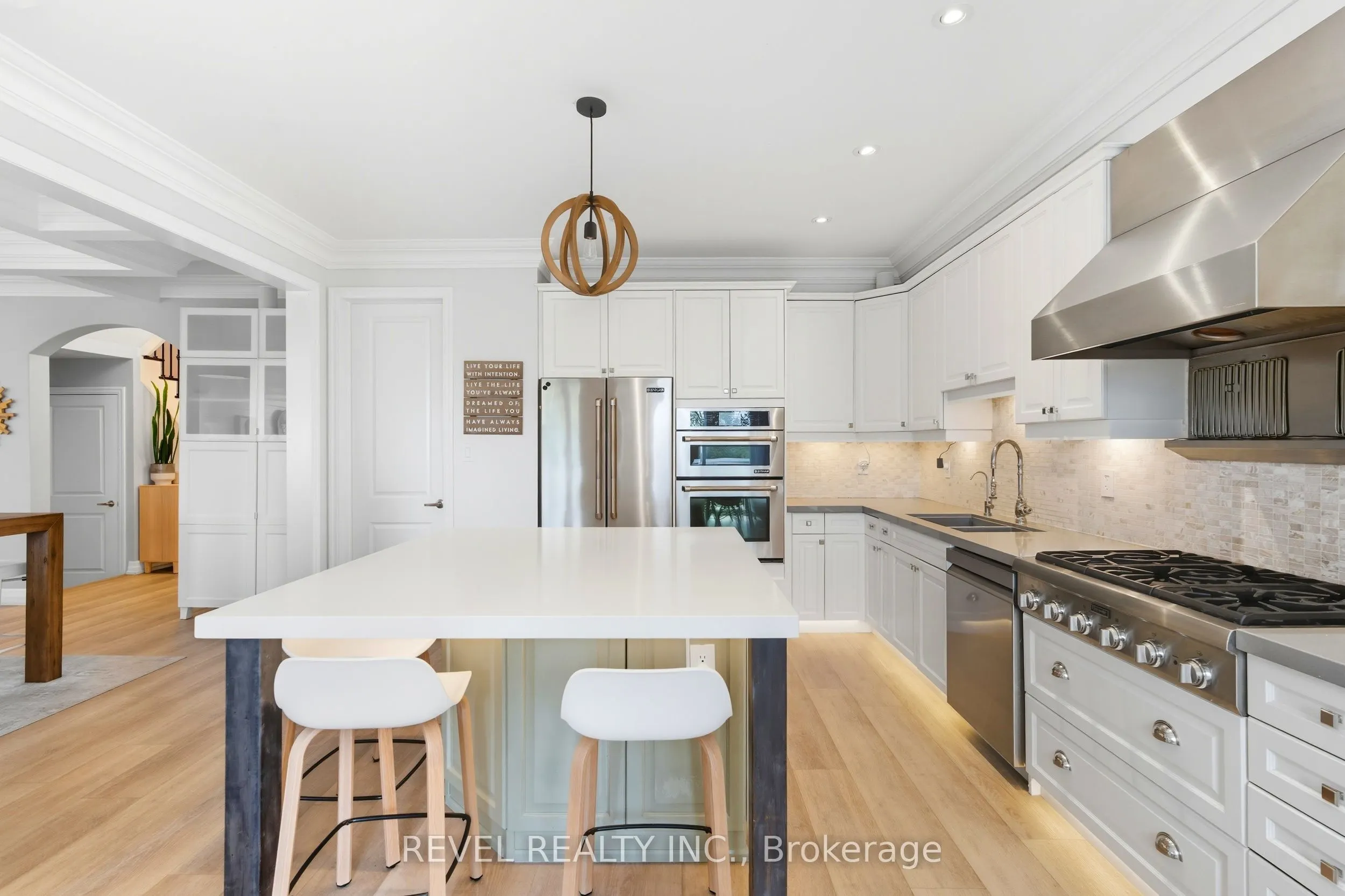 390 Gosford Crescent