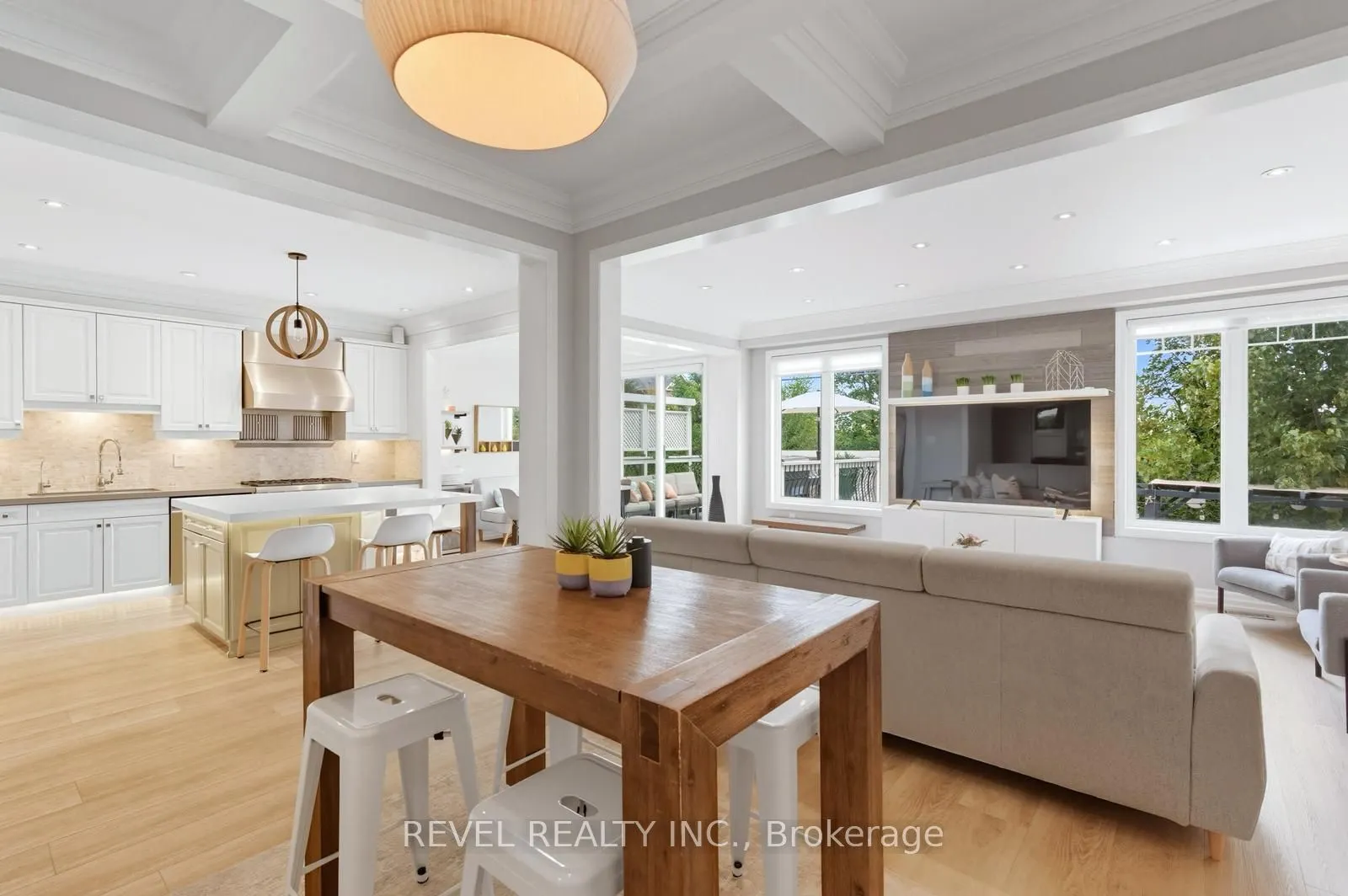 390 Gosford Crescent