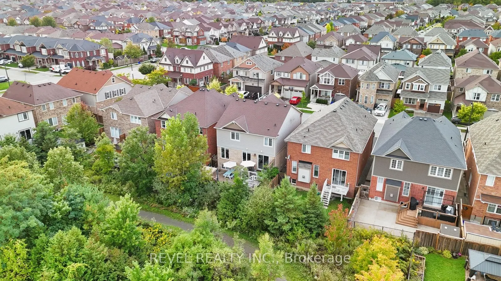 390 Gosford Crescent