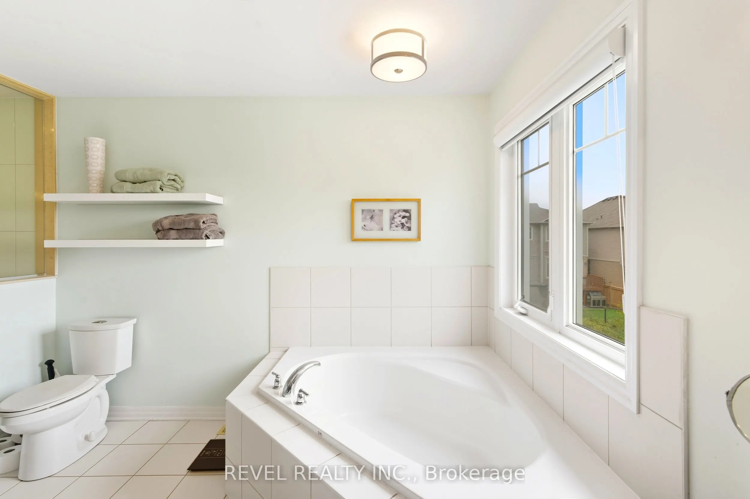 390 Gosford Crescent