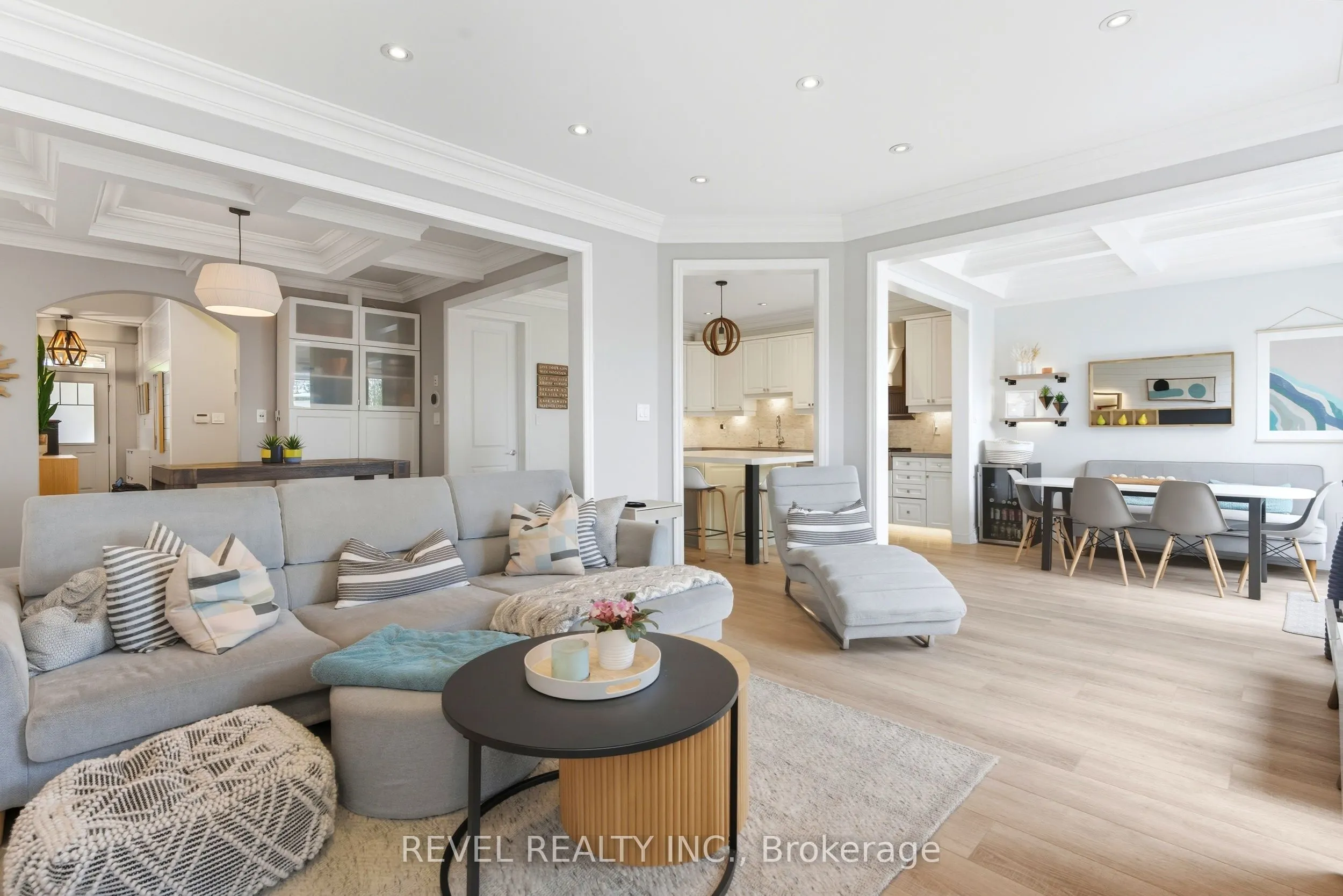 390 Gosford Crescent