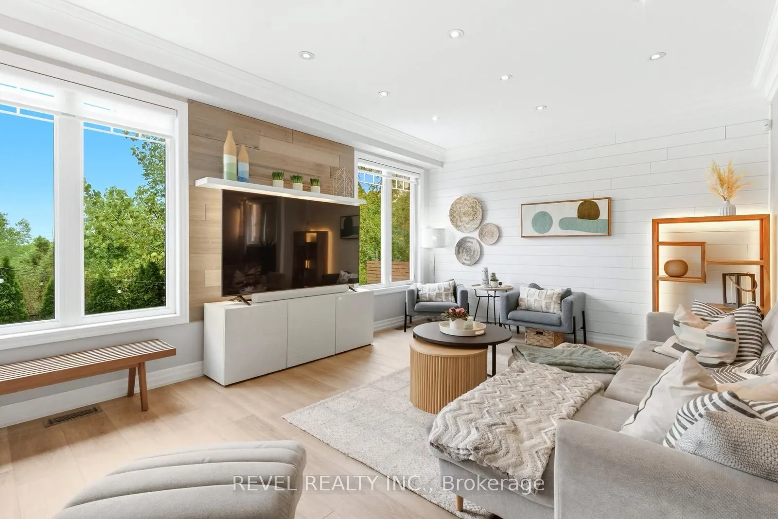 390 Gosford Crescent