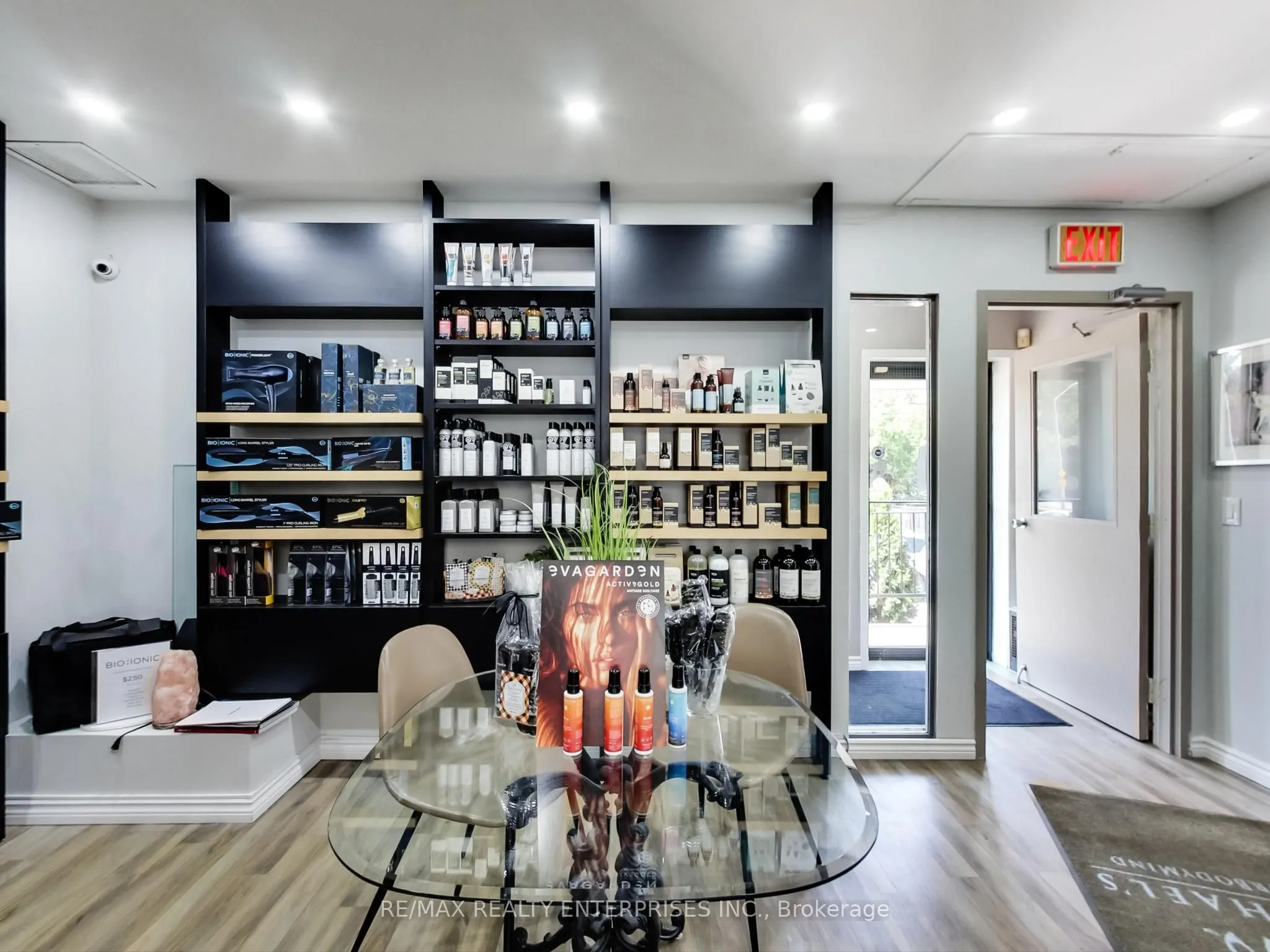 1735 Lakeshore Road W