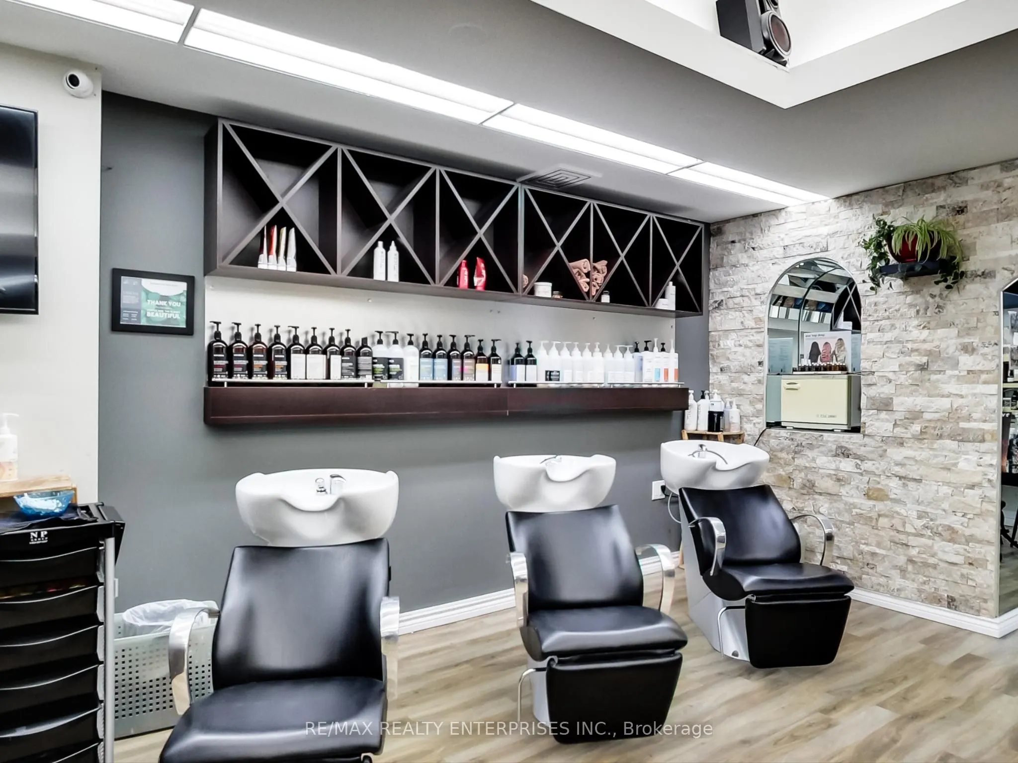 1735 Lakeshore Road W