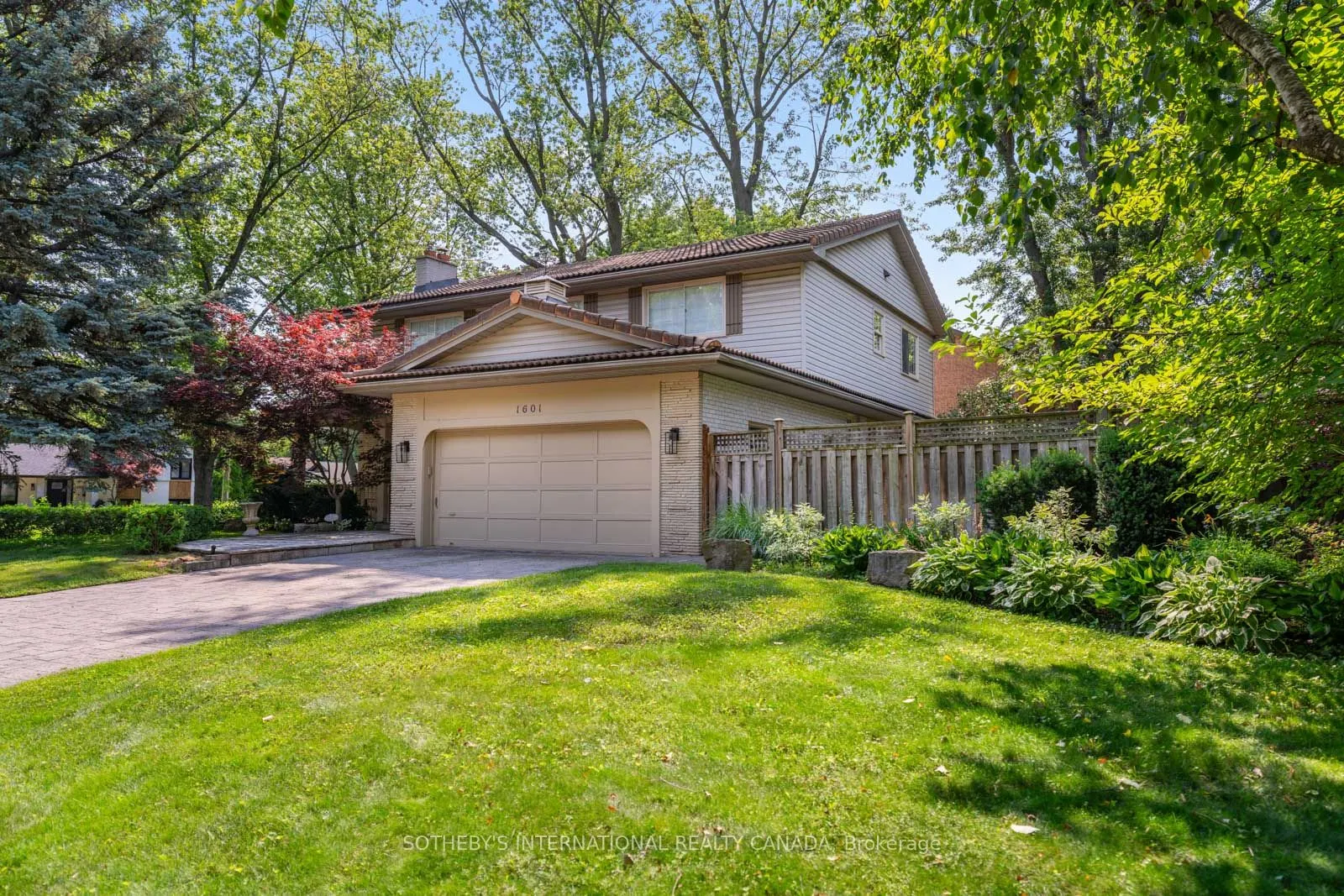 1601 Calumet Place