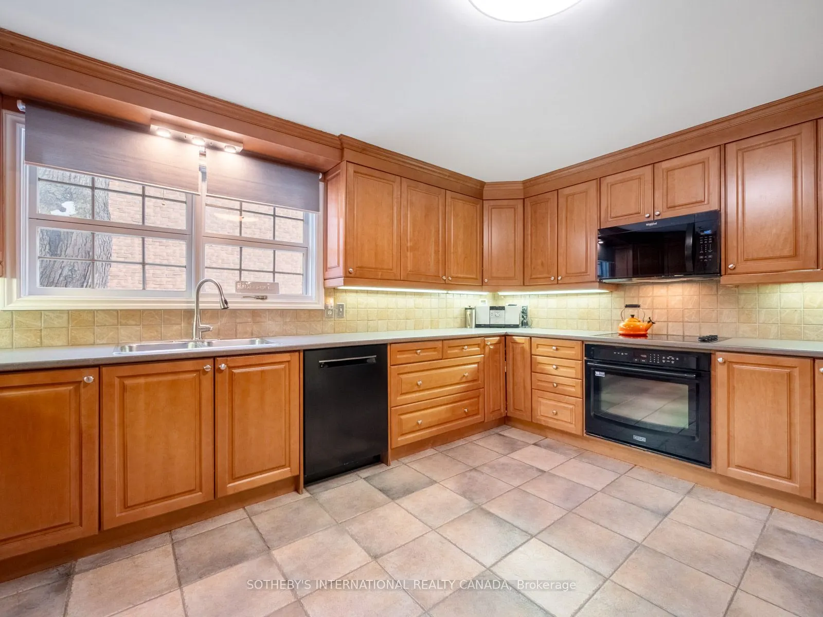 1601 Calumet Place