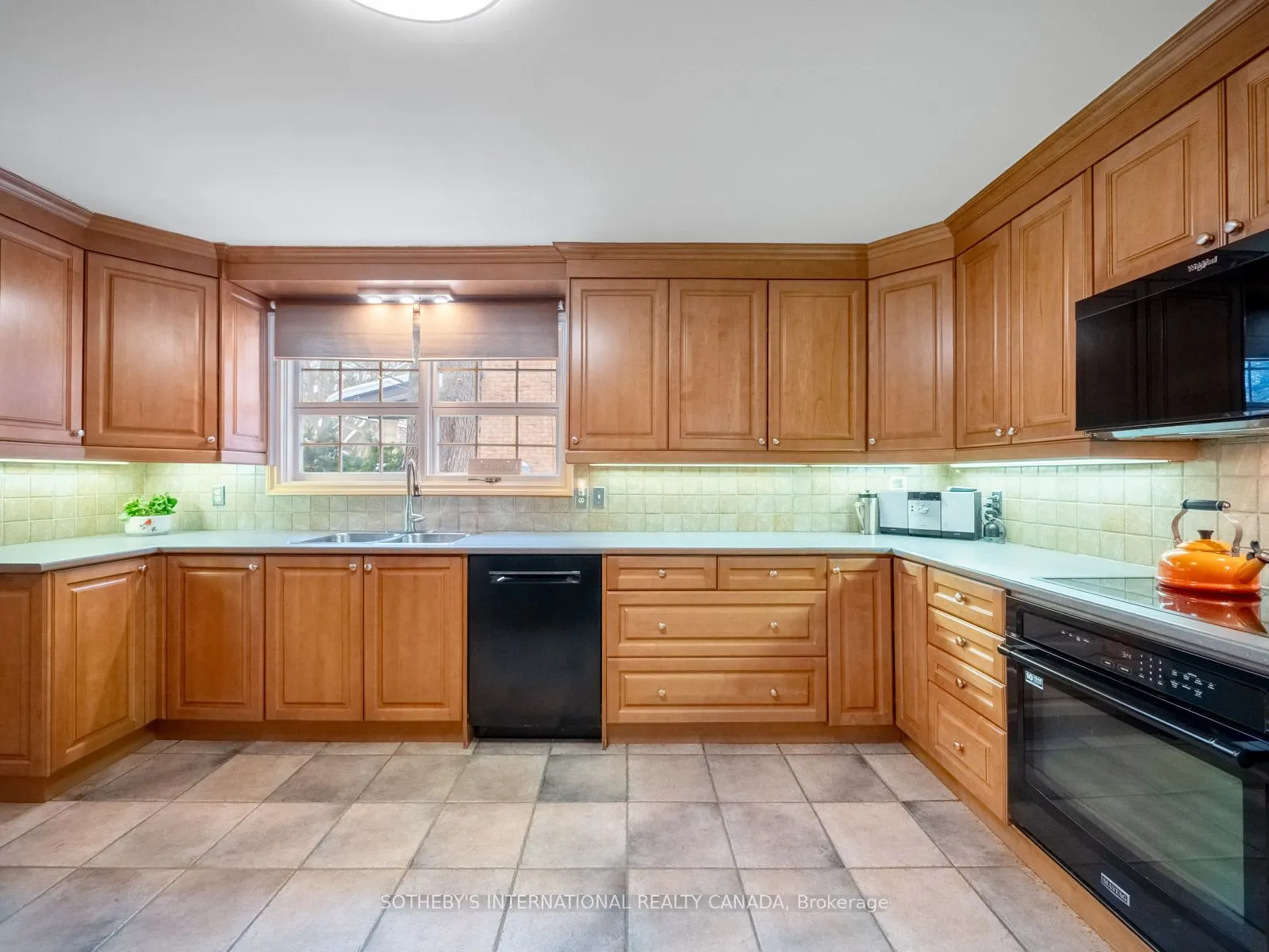 1601 Calumet Place