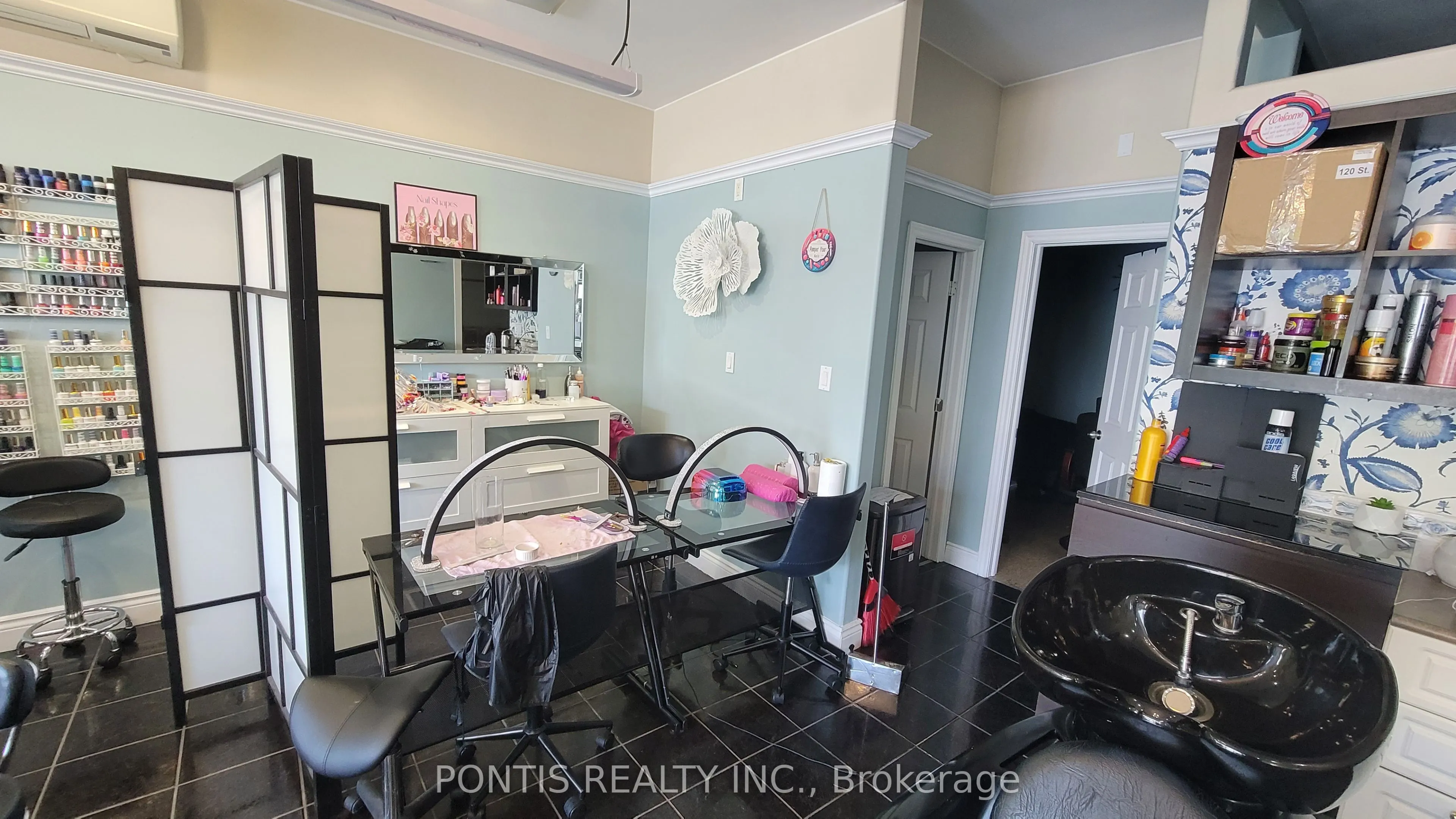 612 Lakeshore Road E