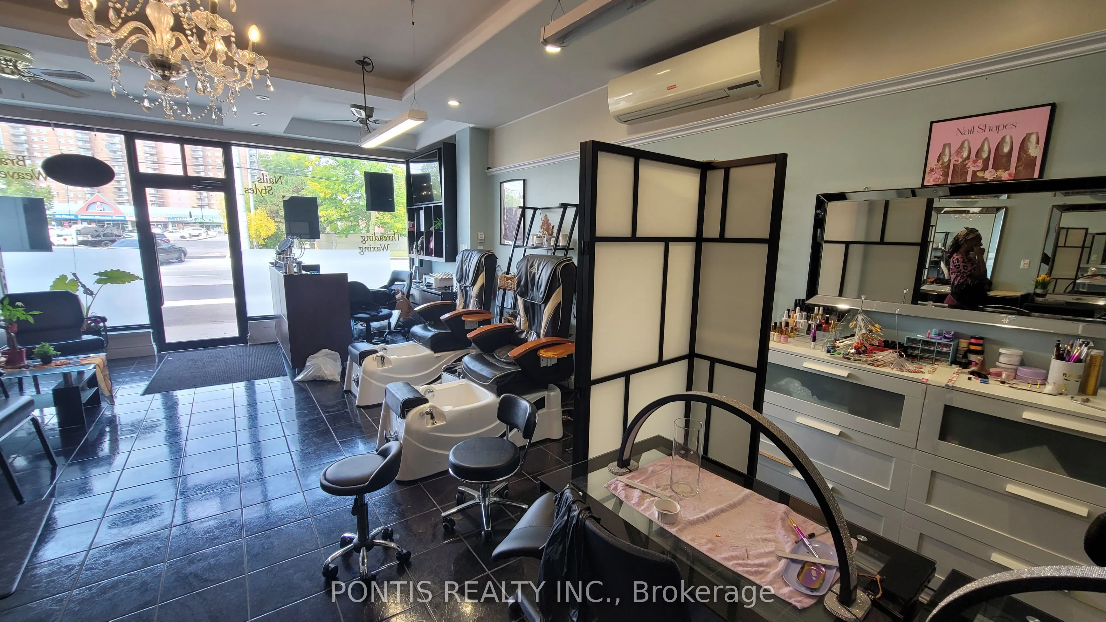 612 Lakeshore Road E