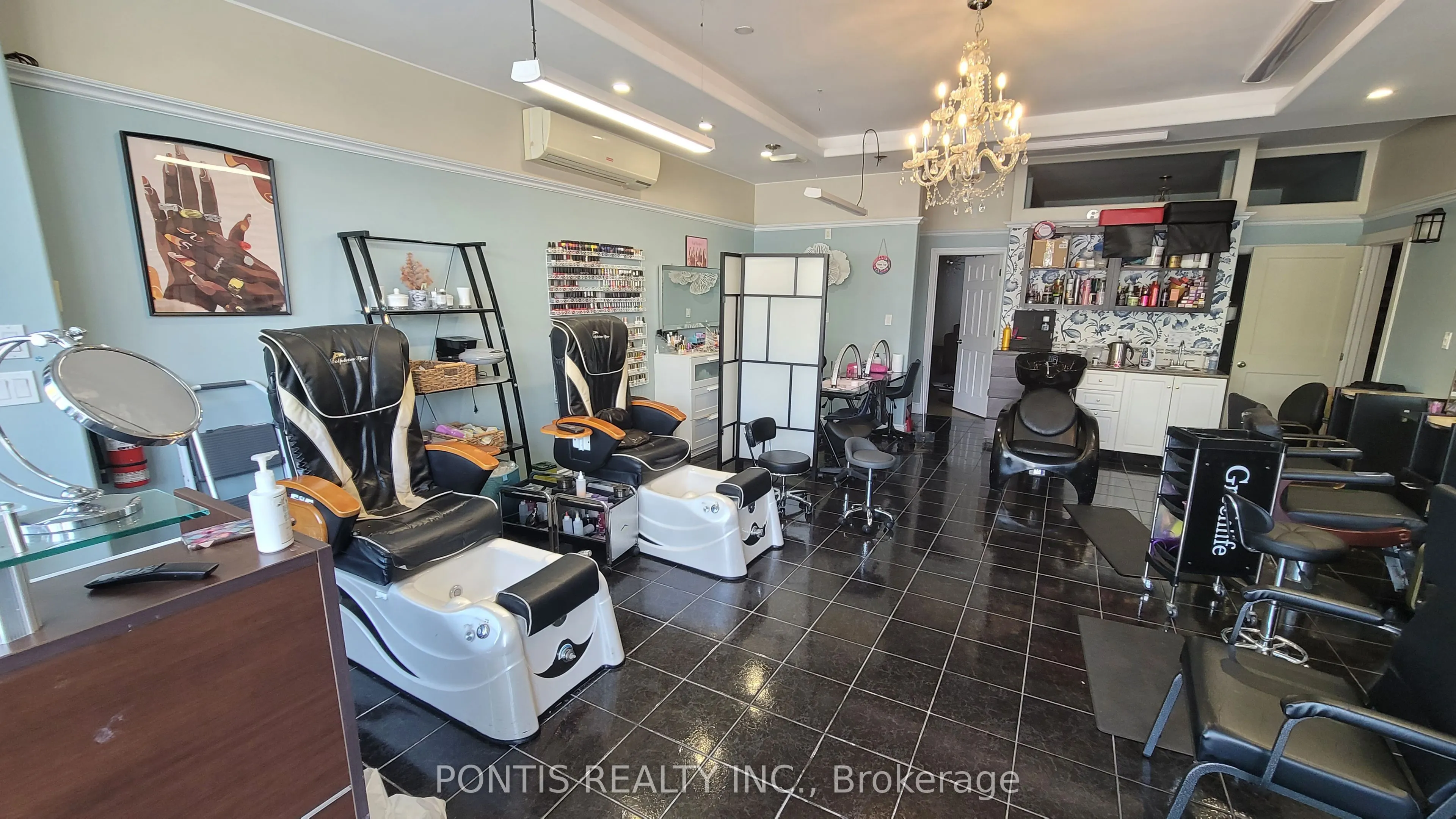 612 Lakeshore Road E