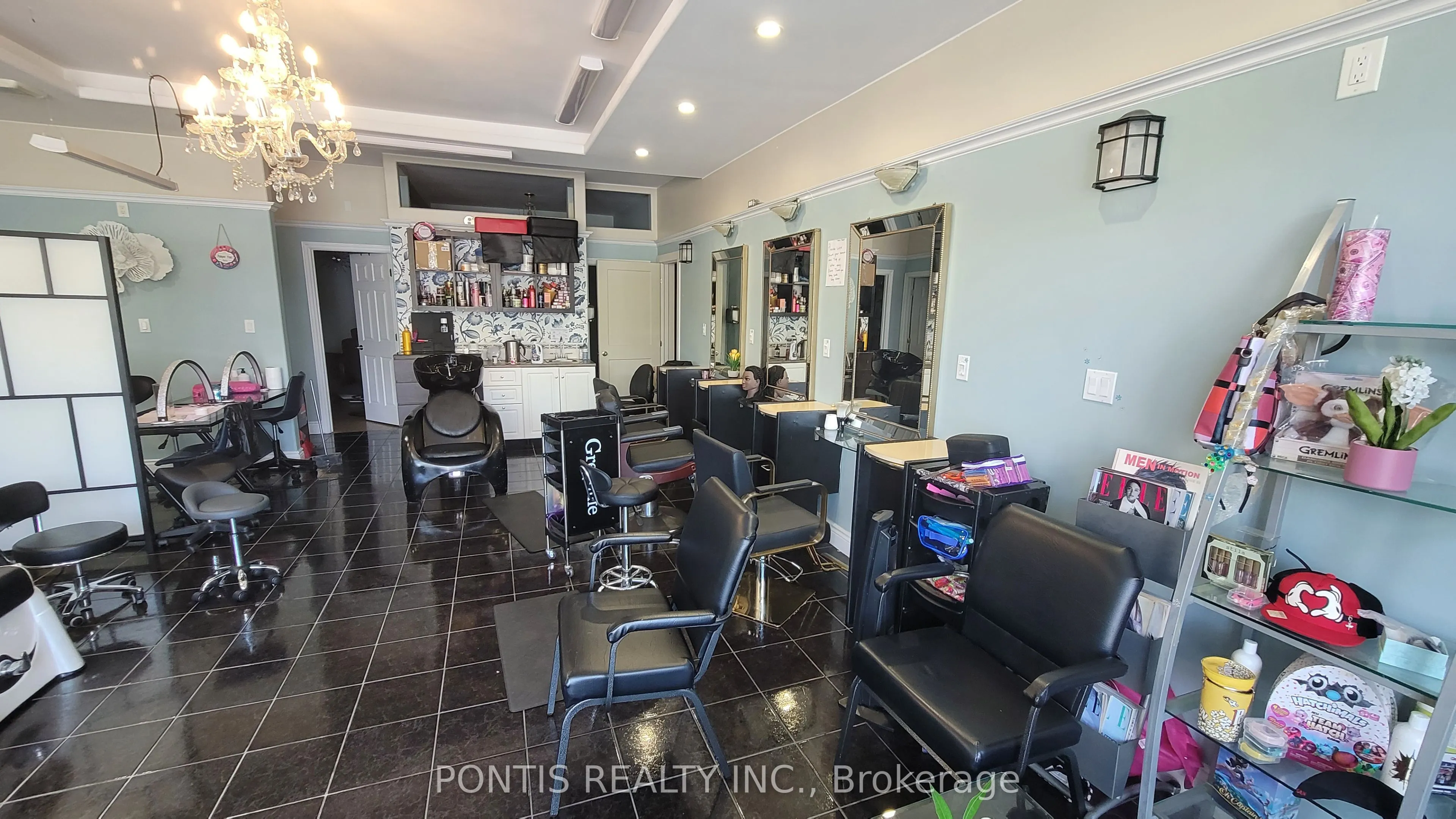 612 Lakeshore Road E