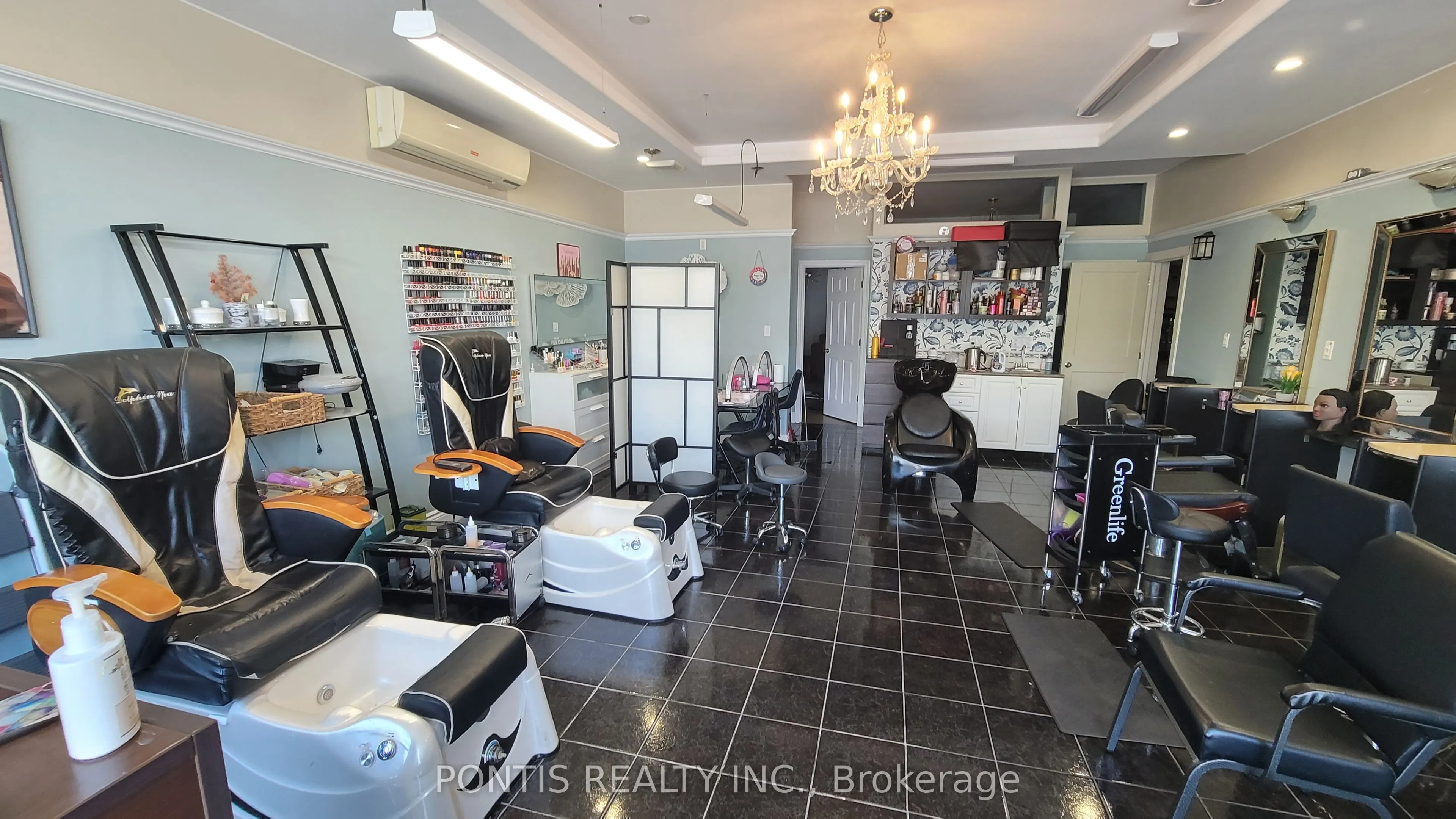 612 Lakeshore Road E
