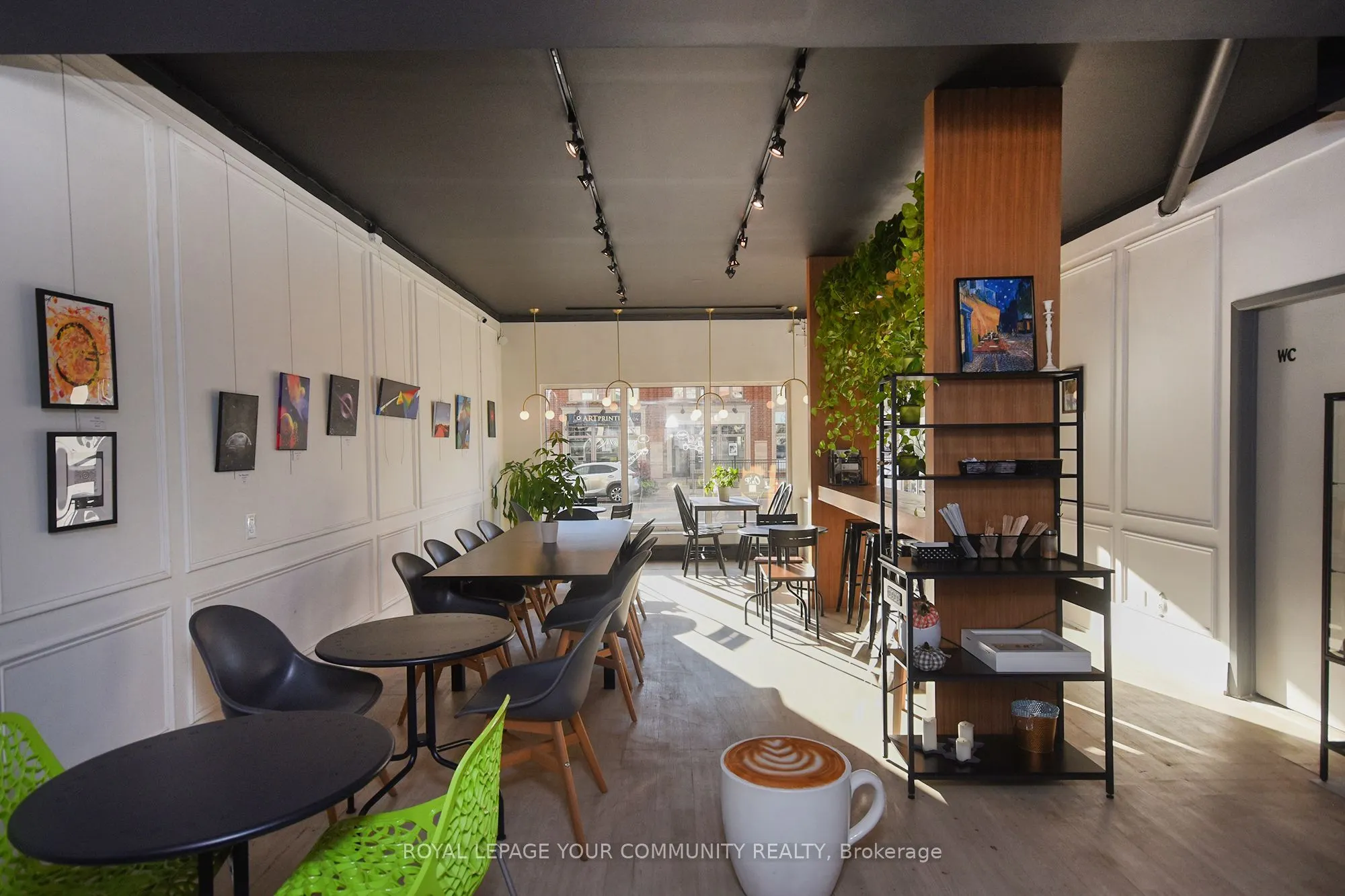 77 Lakeshore Road W