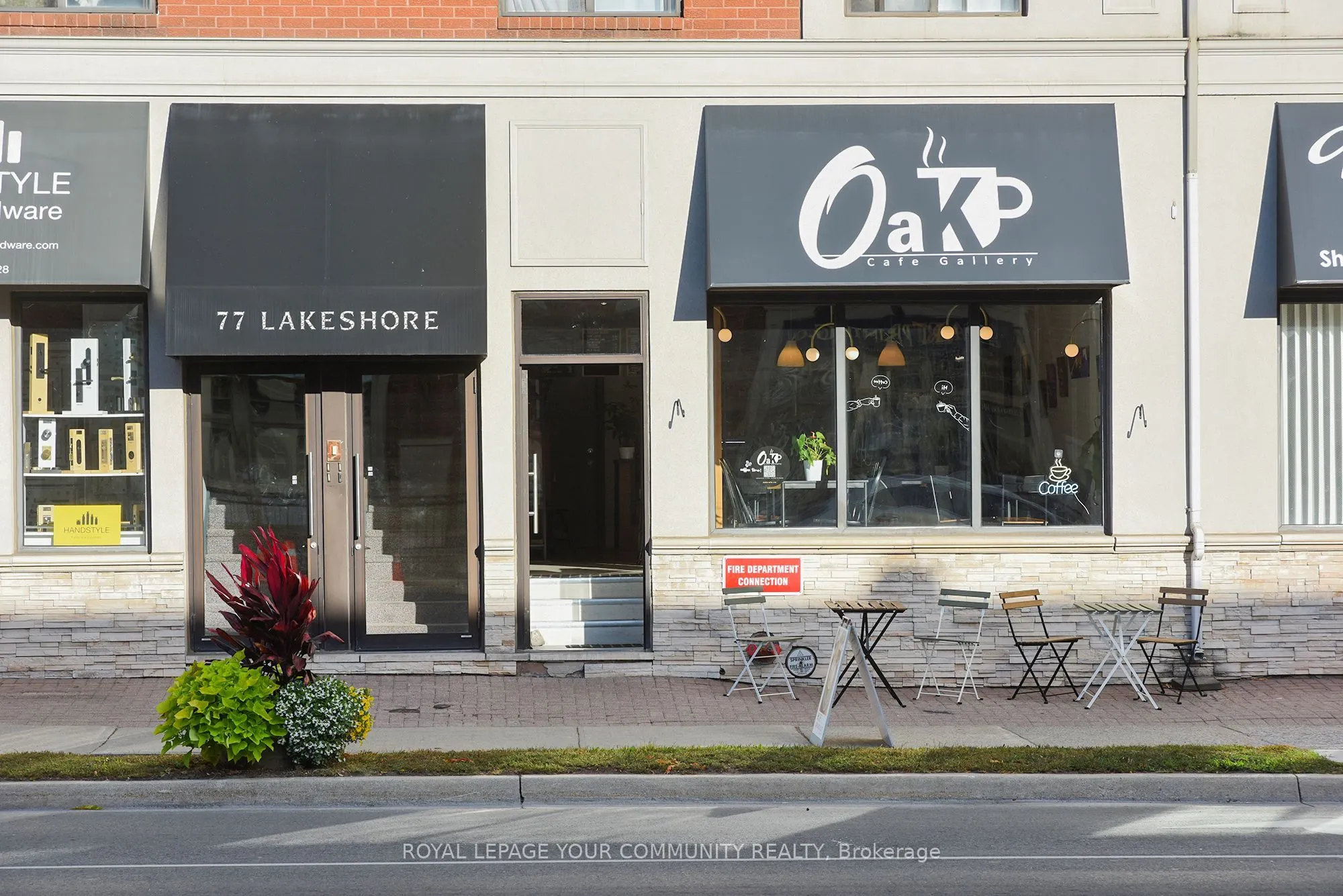 77 Lakeshore Road W