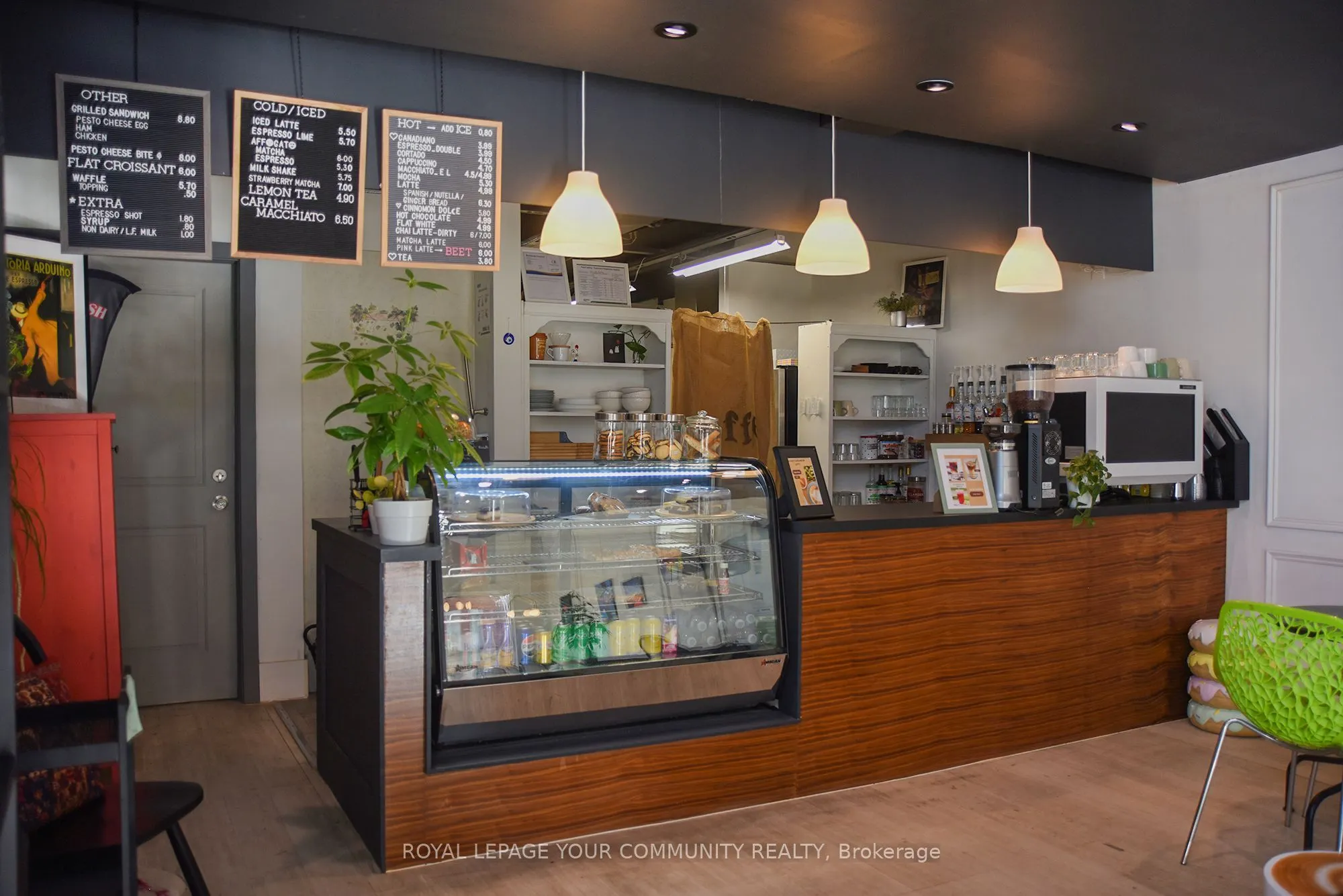 77 Lakeshore Road W