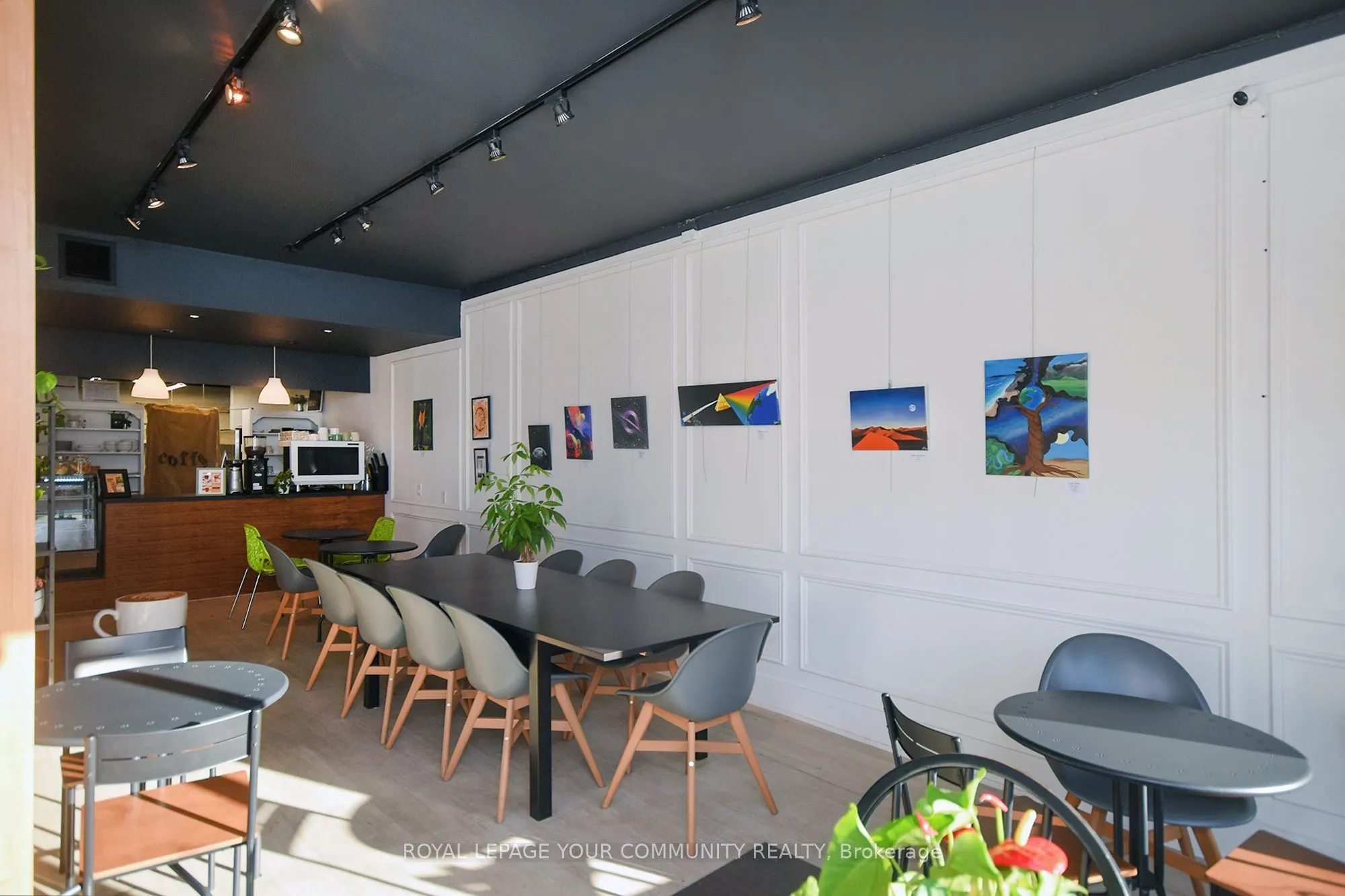 77 Lakeshore Road W