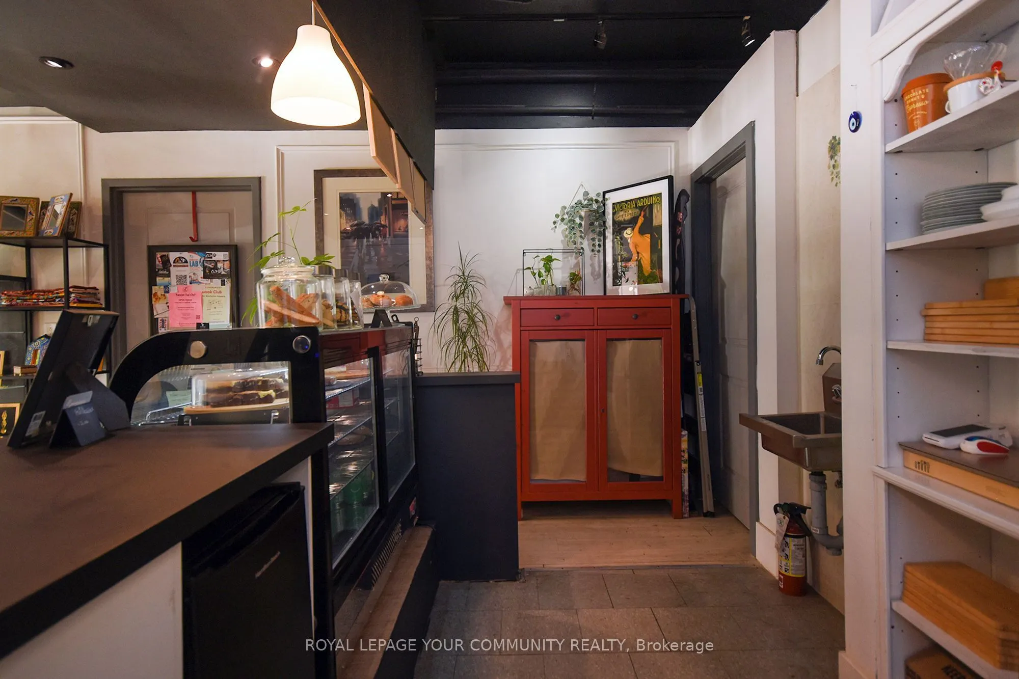 77 Lakeshore Road W