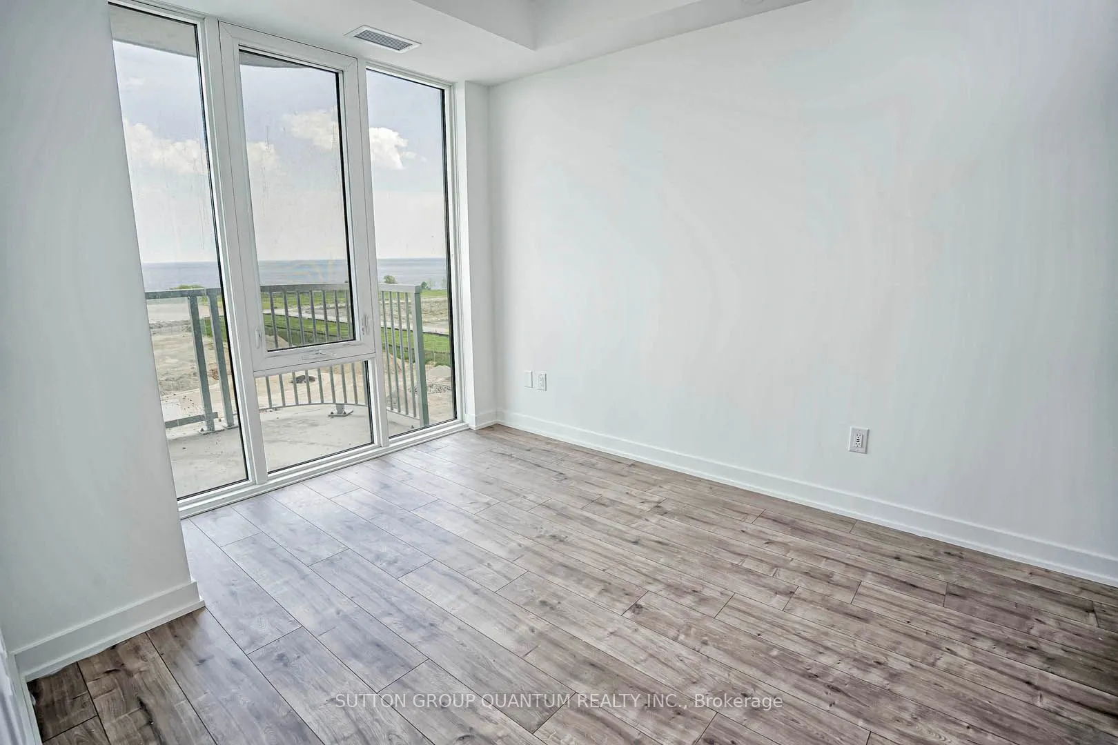 220 Missinnihe Way, #805