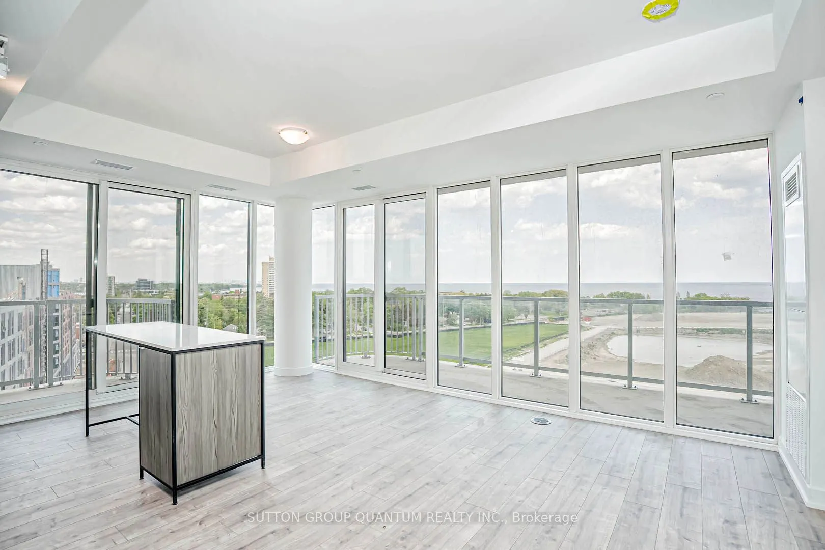 220 Missinnihe Way, #805