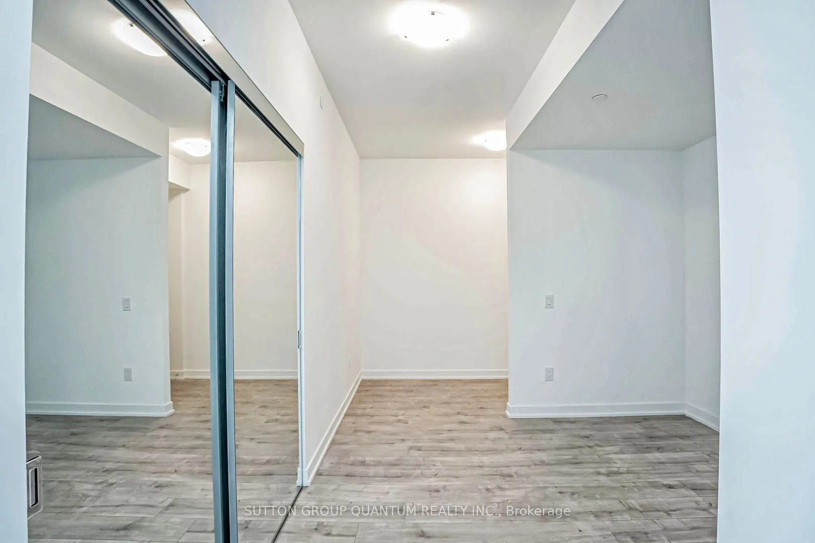 220 Missinnihe Way, #805