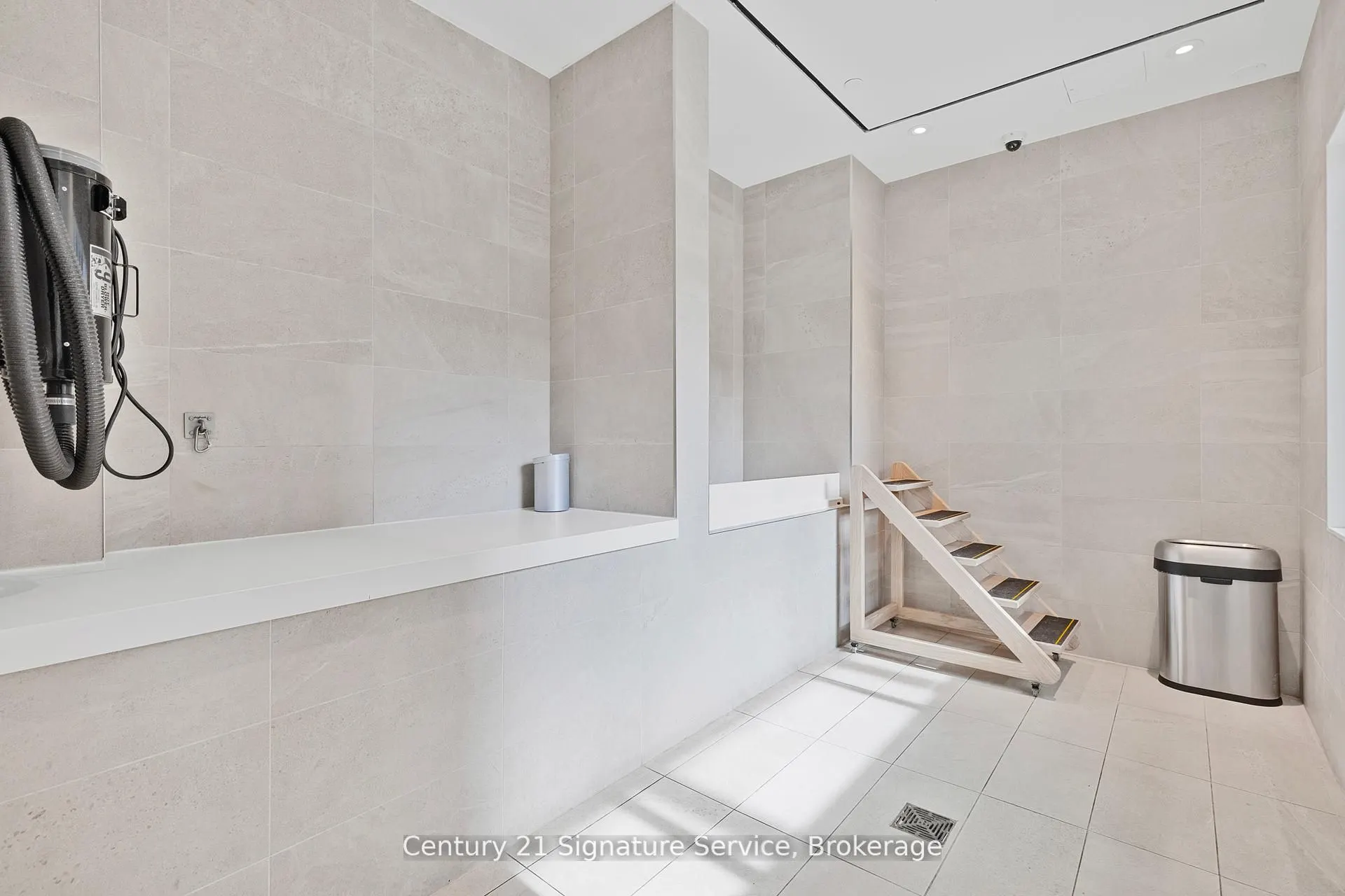 28 Ann Street, #410