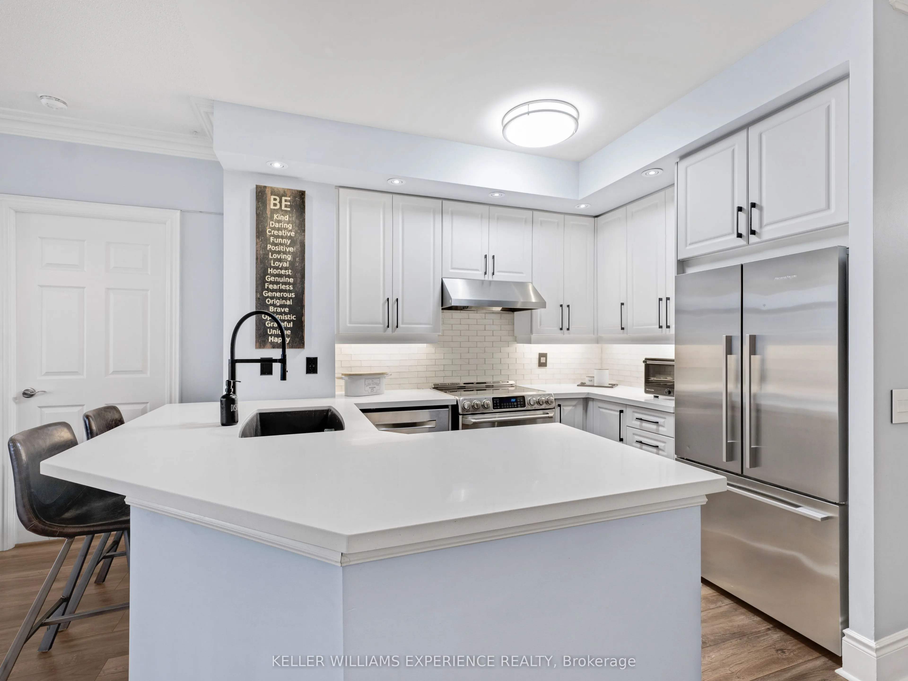 5233 Dundas Street W, #2315