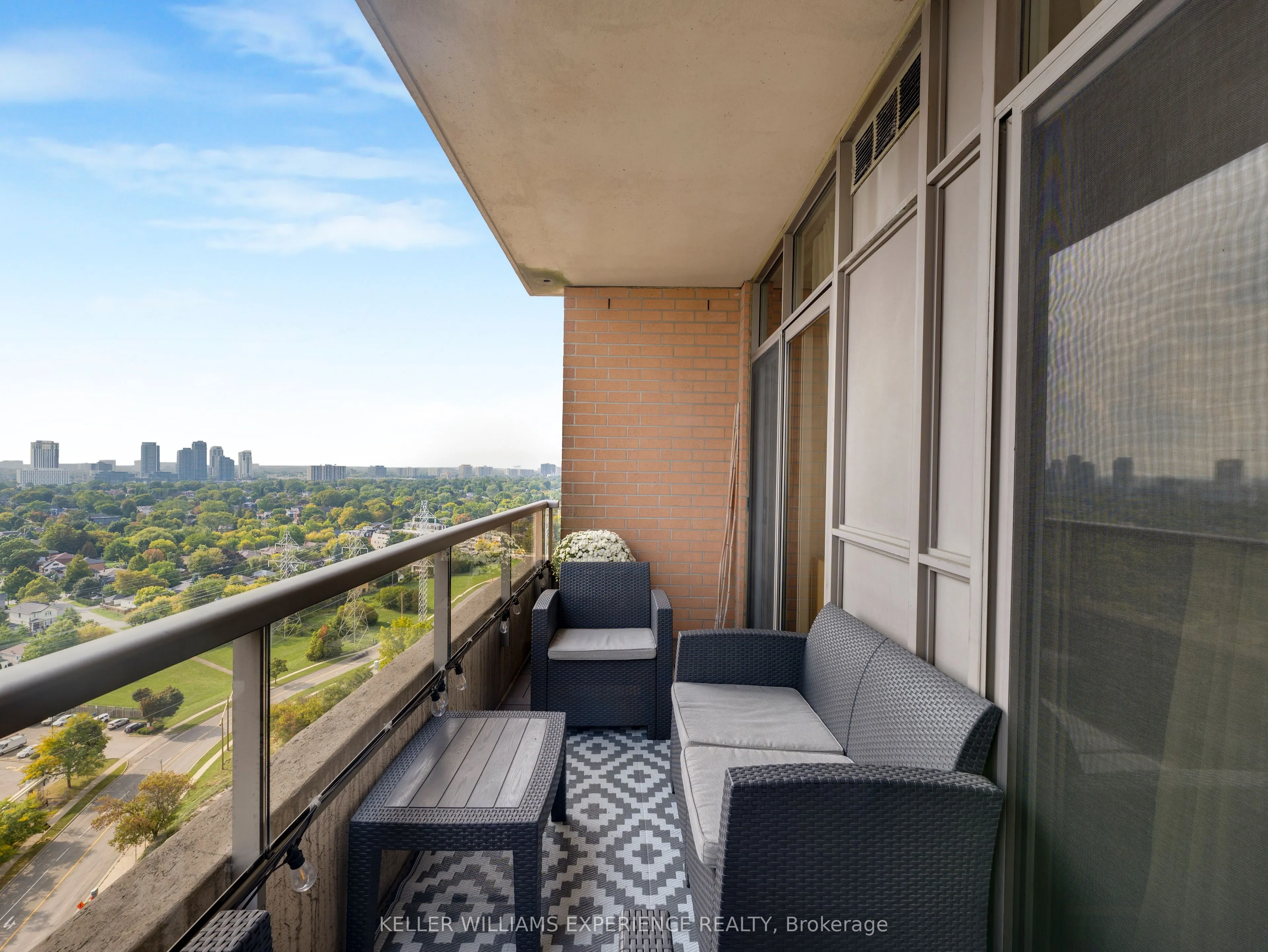 5233 Dundas Street W, #2315
