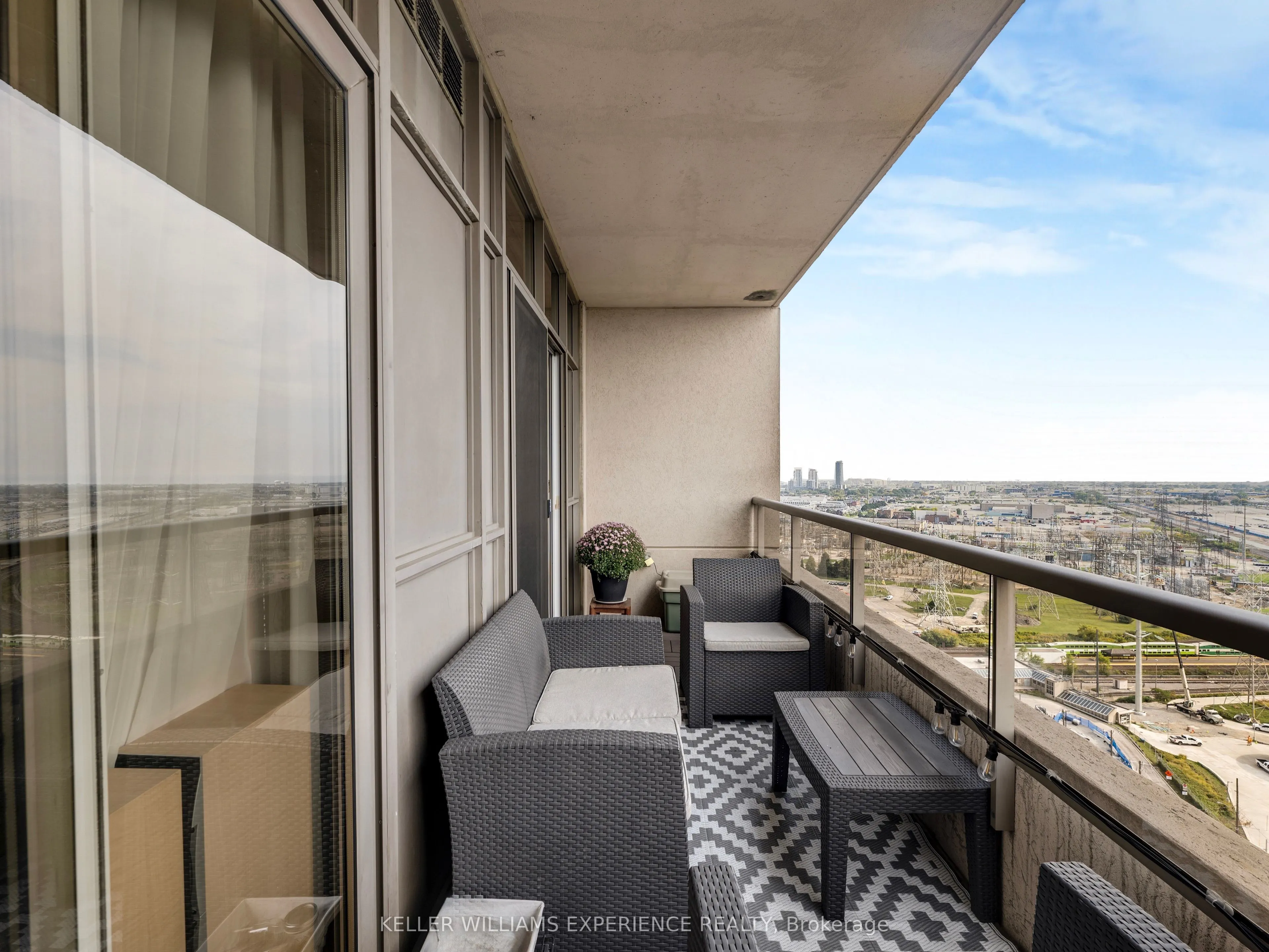 5233 Dundas Street W, #2315