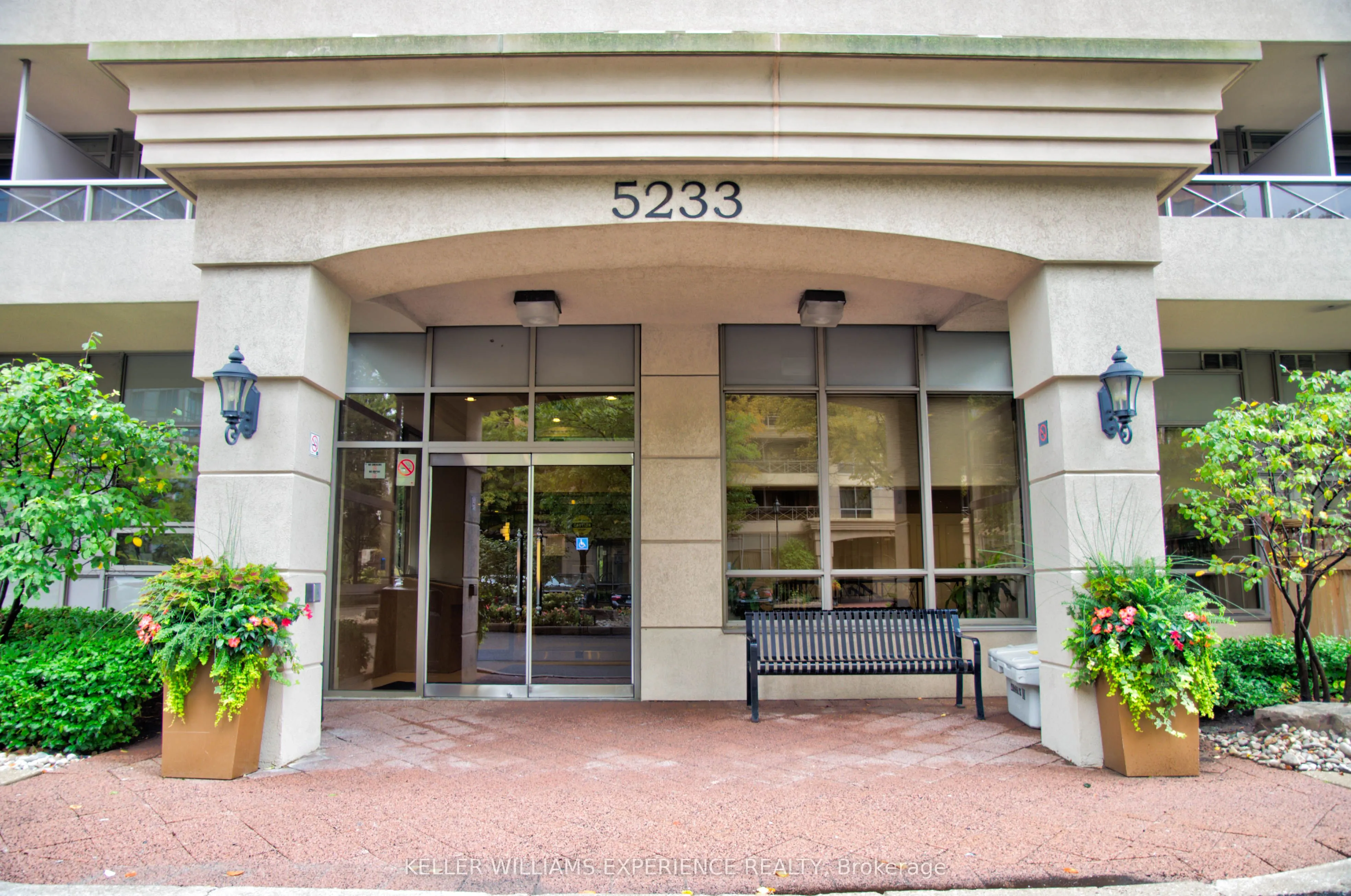 5233 Dundas Street W, #2315