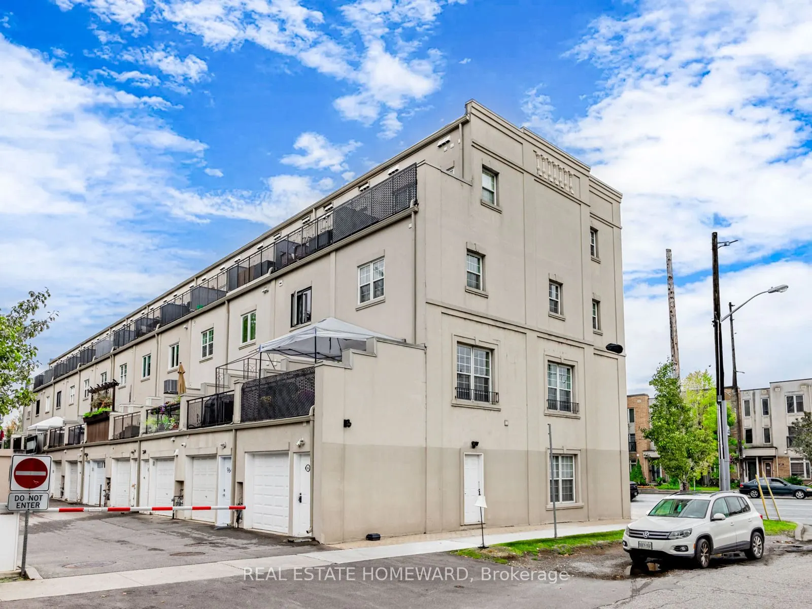 964A The Queensway